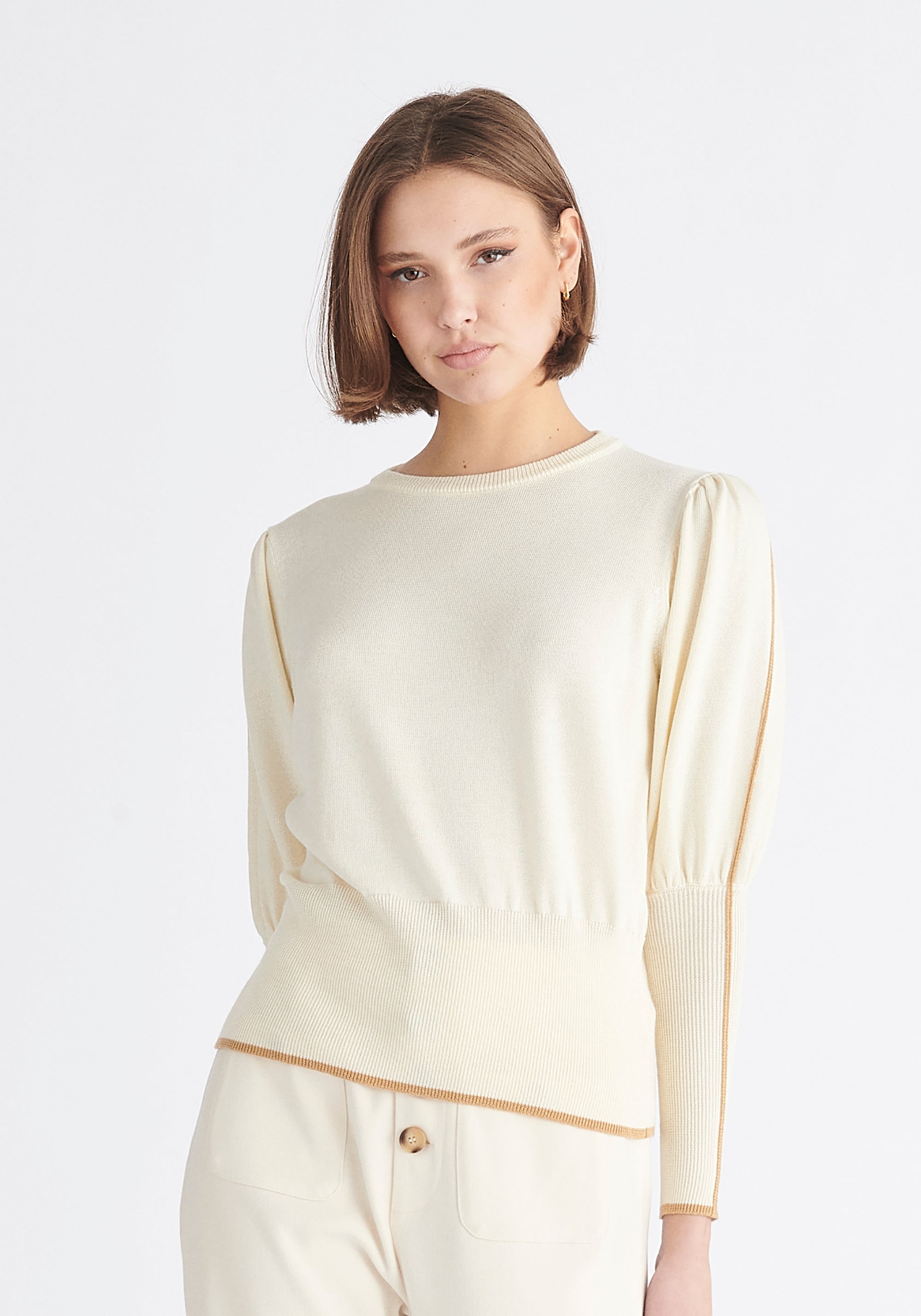 Paisie Contrast Colour Edge Knitted Top in Cream