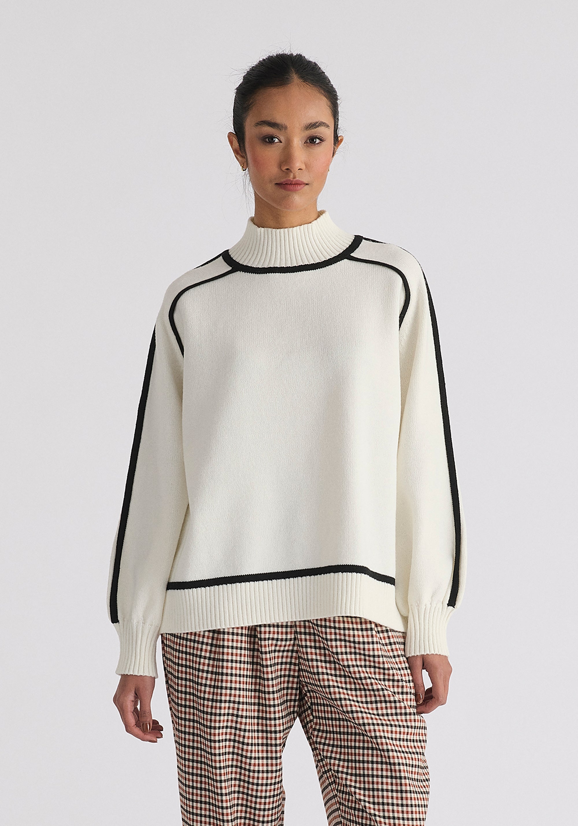 Contrast Stripe Piping Mock Neck Jumper in White and Black