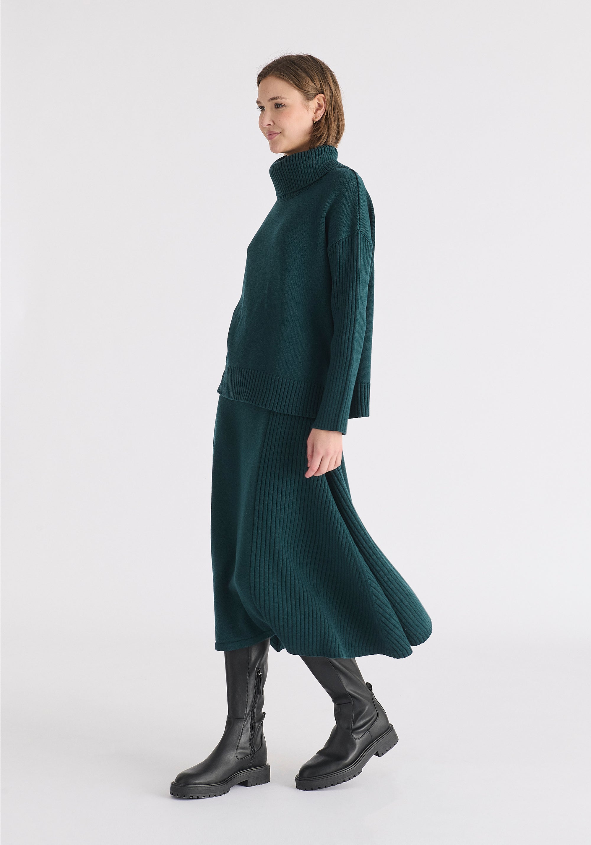Knitted A-Line Midi Skirt with Ribbed Details in Dark Green Side