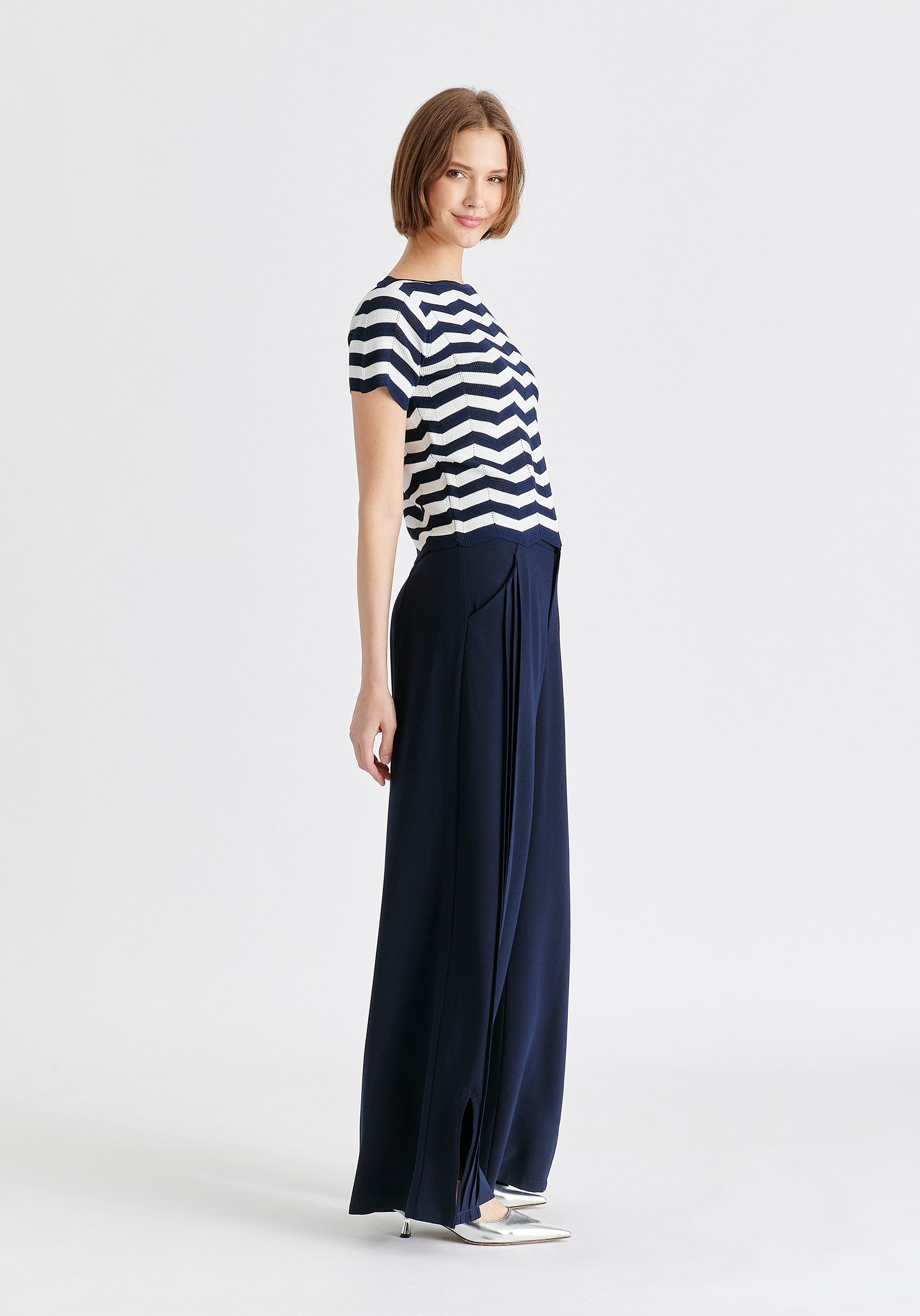 Boat Neck Knit Top in Zigzag Pattern in Navy and White Side