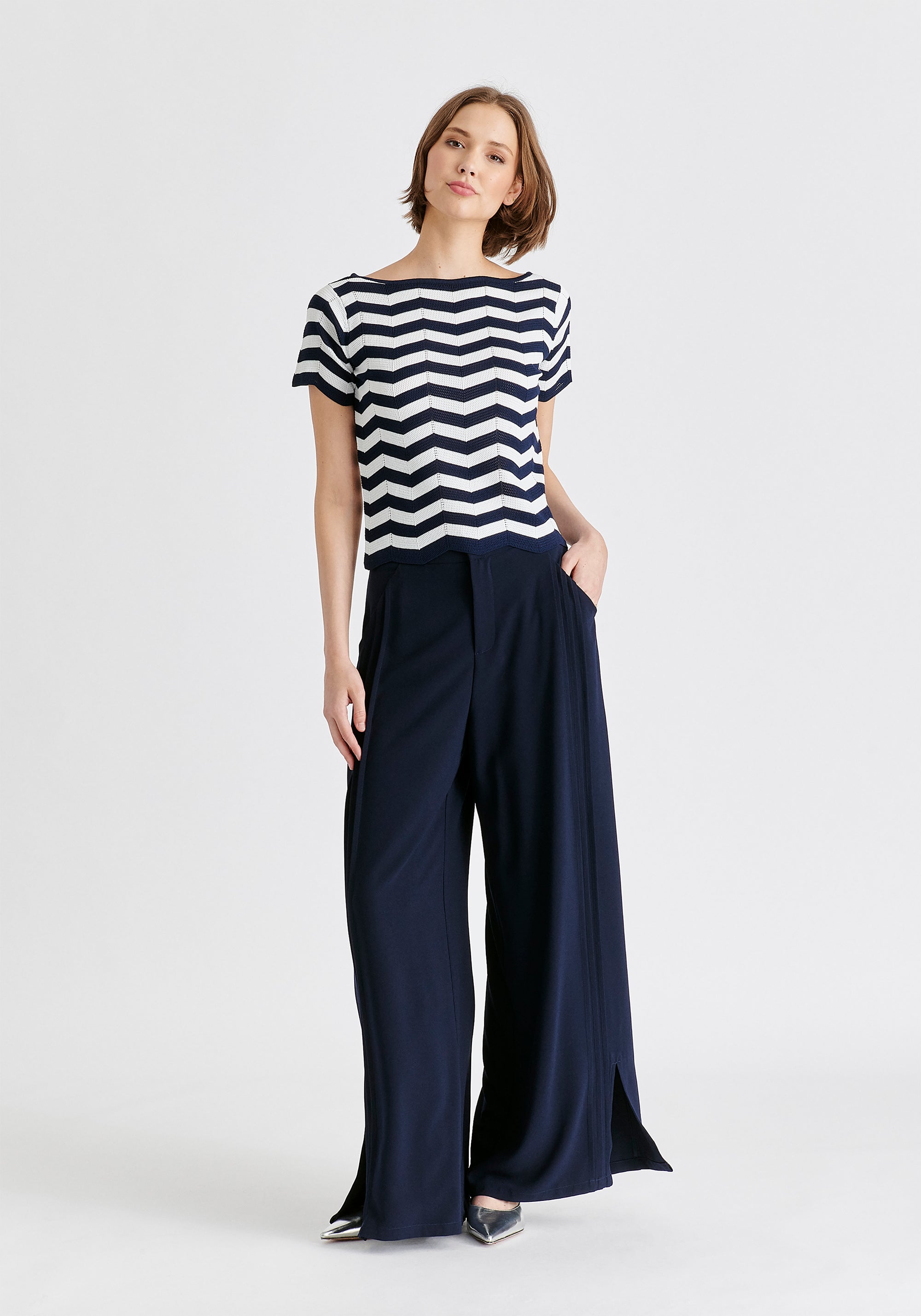 Boat Neck Knit Top in Zigzag Pattern in Navy and White Front