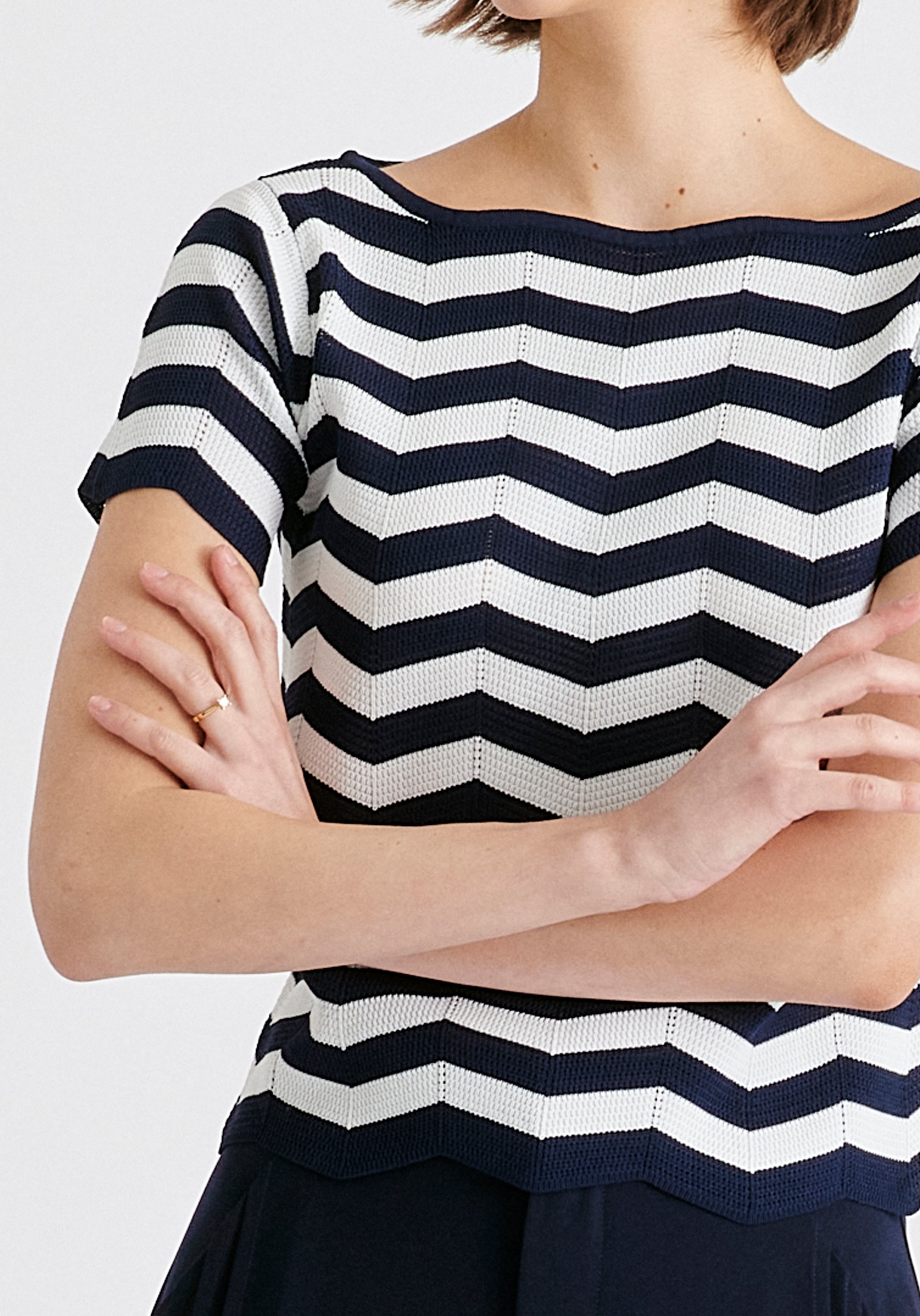 Boat Neck Knit Top in Zigzag Pattern in Navy and White Closeup