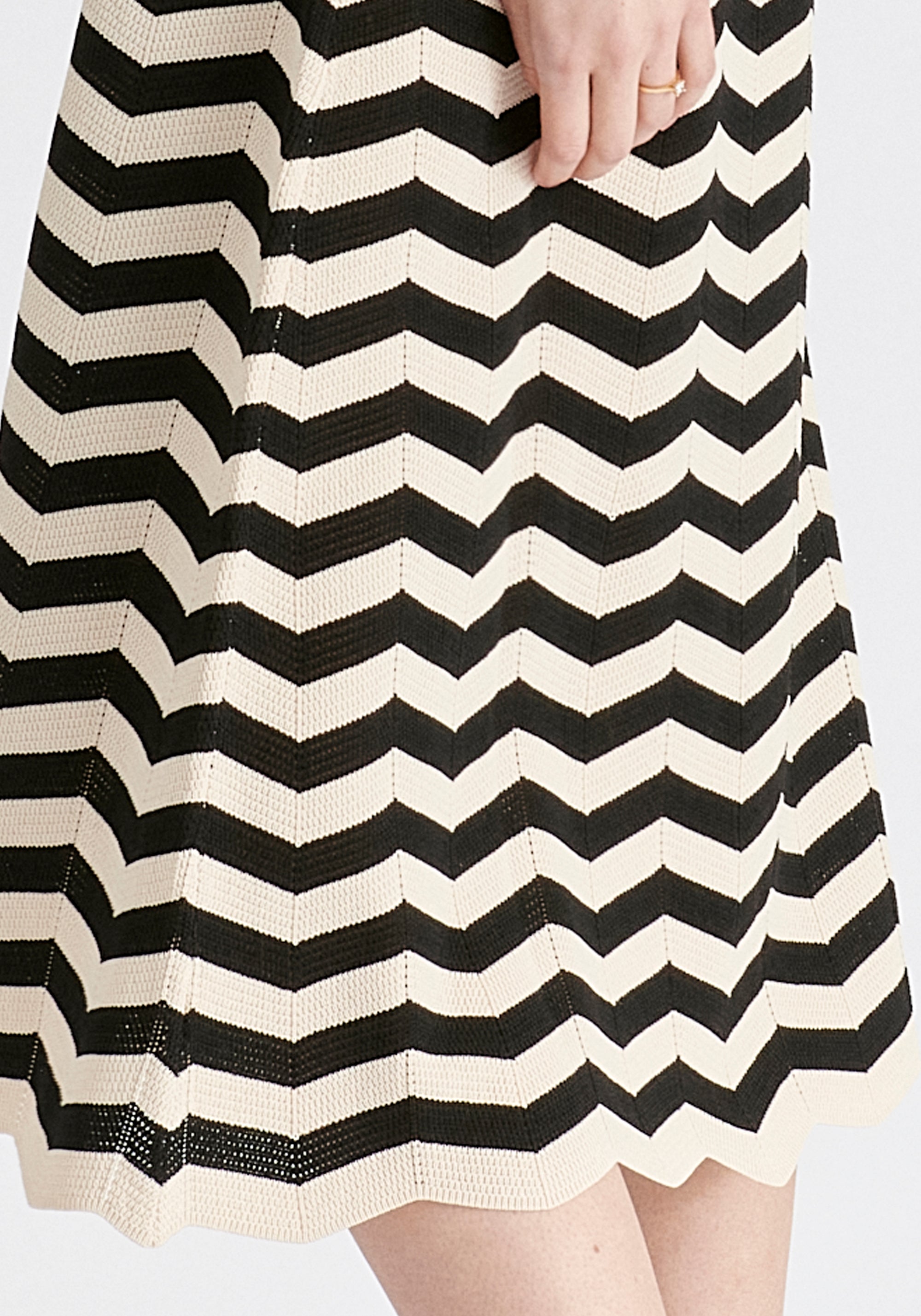Sleeveless Midi Knit Dress in Zigzag Pattern in Black and Beige Closeup