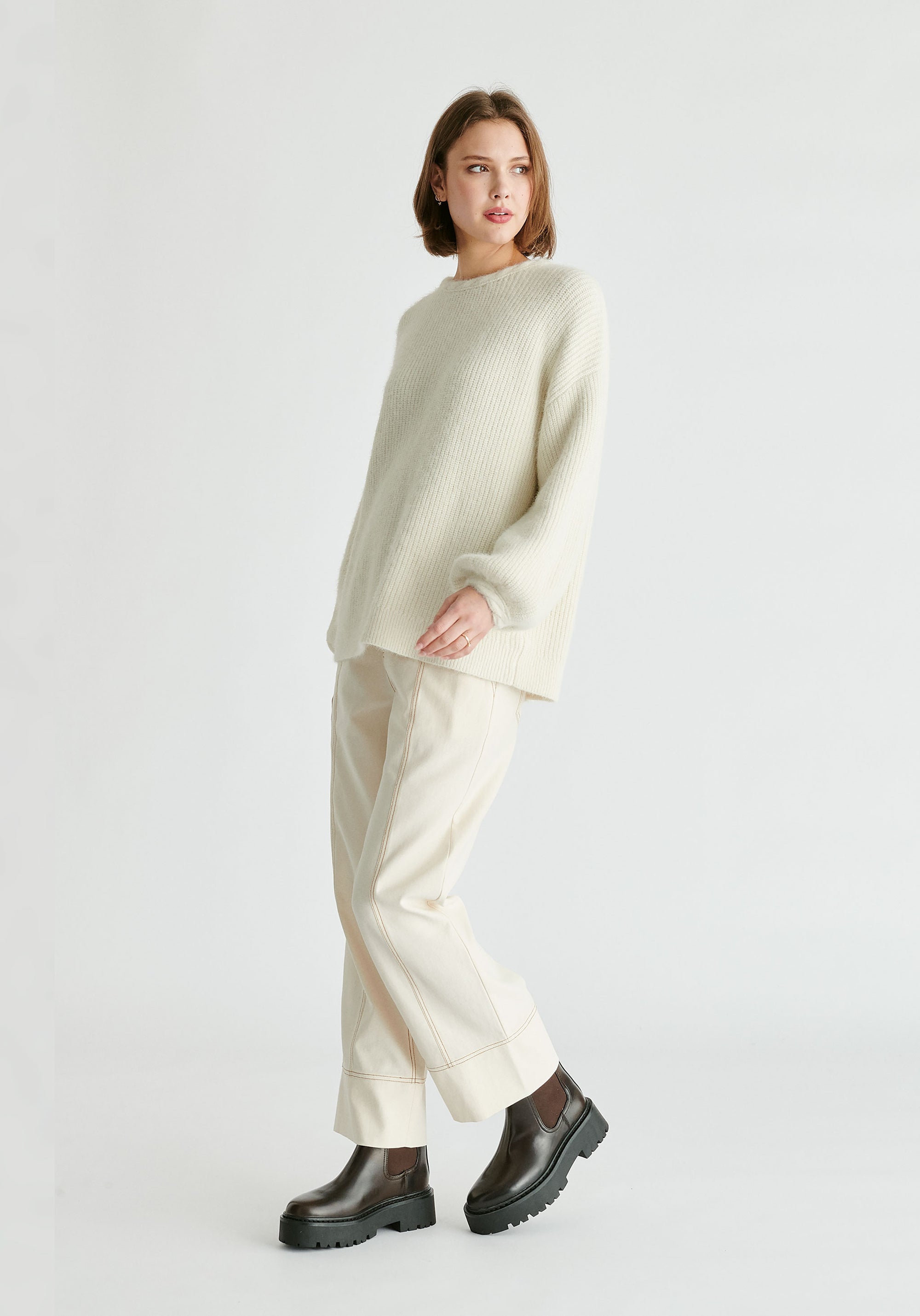 Balloon Sleeves Jumper with Cable Details in White Side