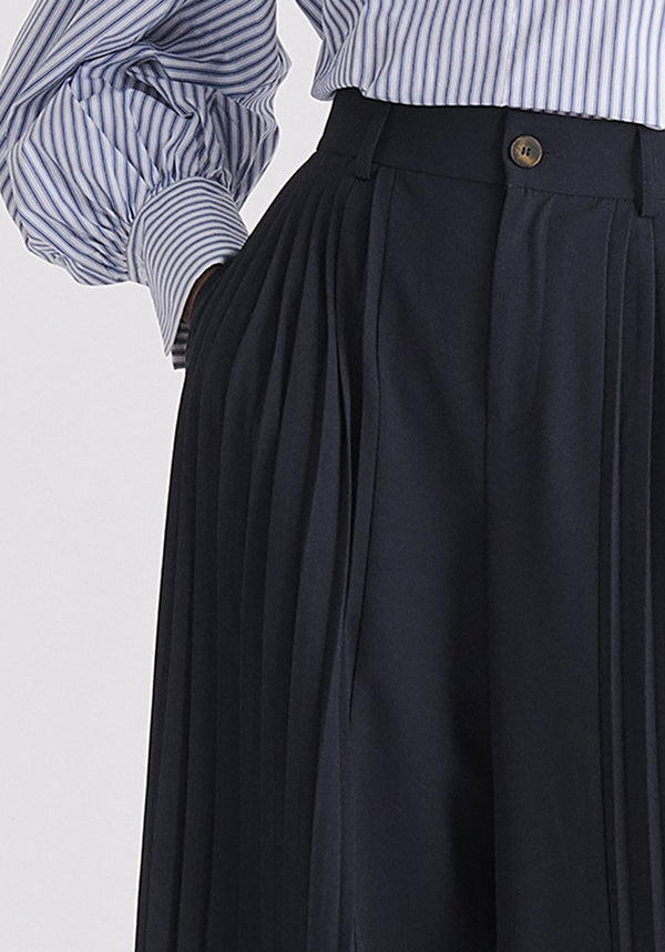 Pleated Wide Leg Trousers Close Up
