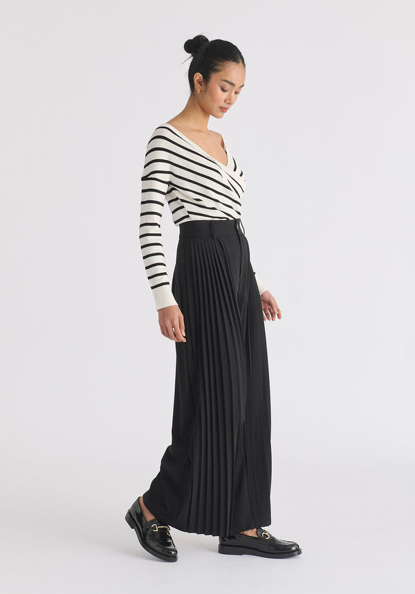 Pleated Wide Leg Trousers Side