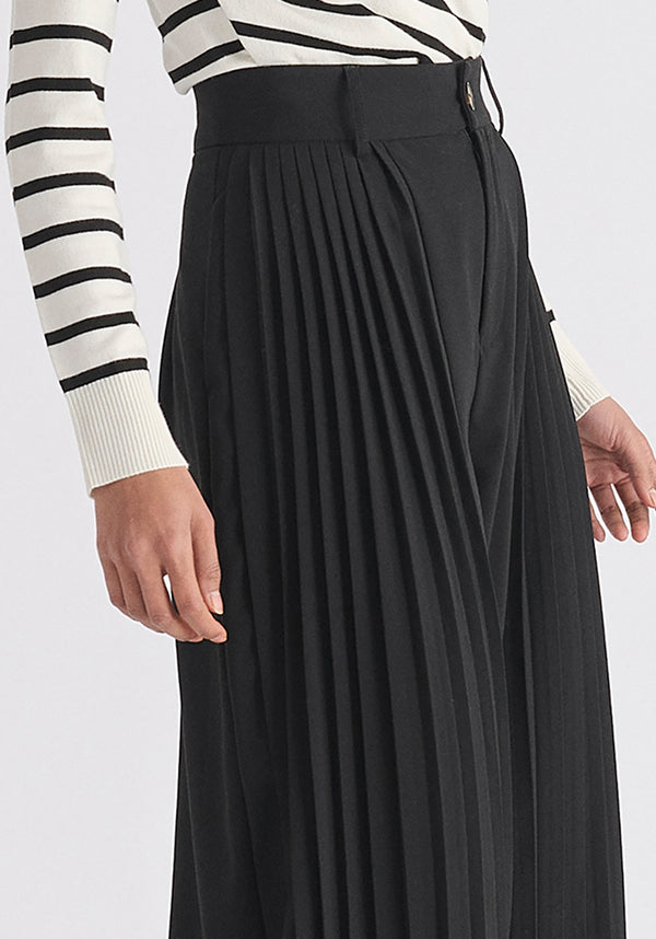 Pleated Wide Leg Trousers Close Up