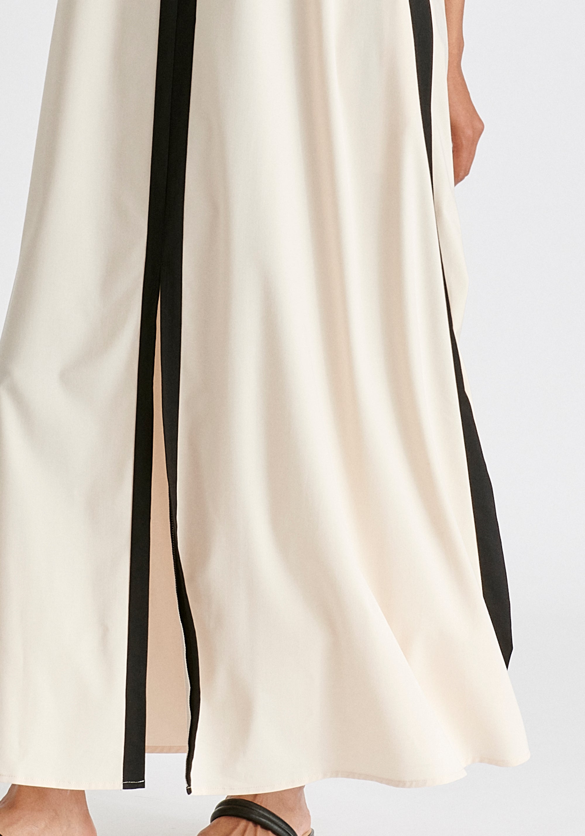 Contrast Trim Midaxi Dress in Beige and Black Closeup