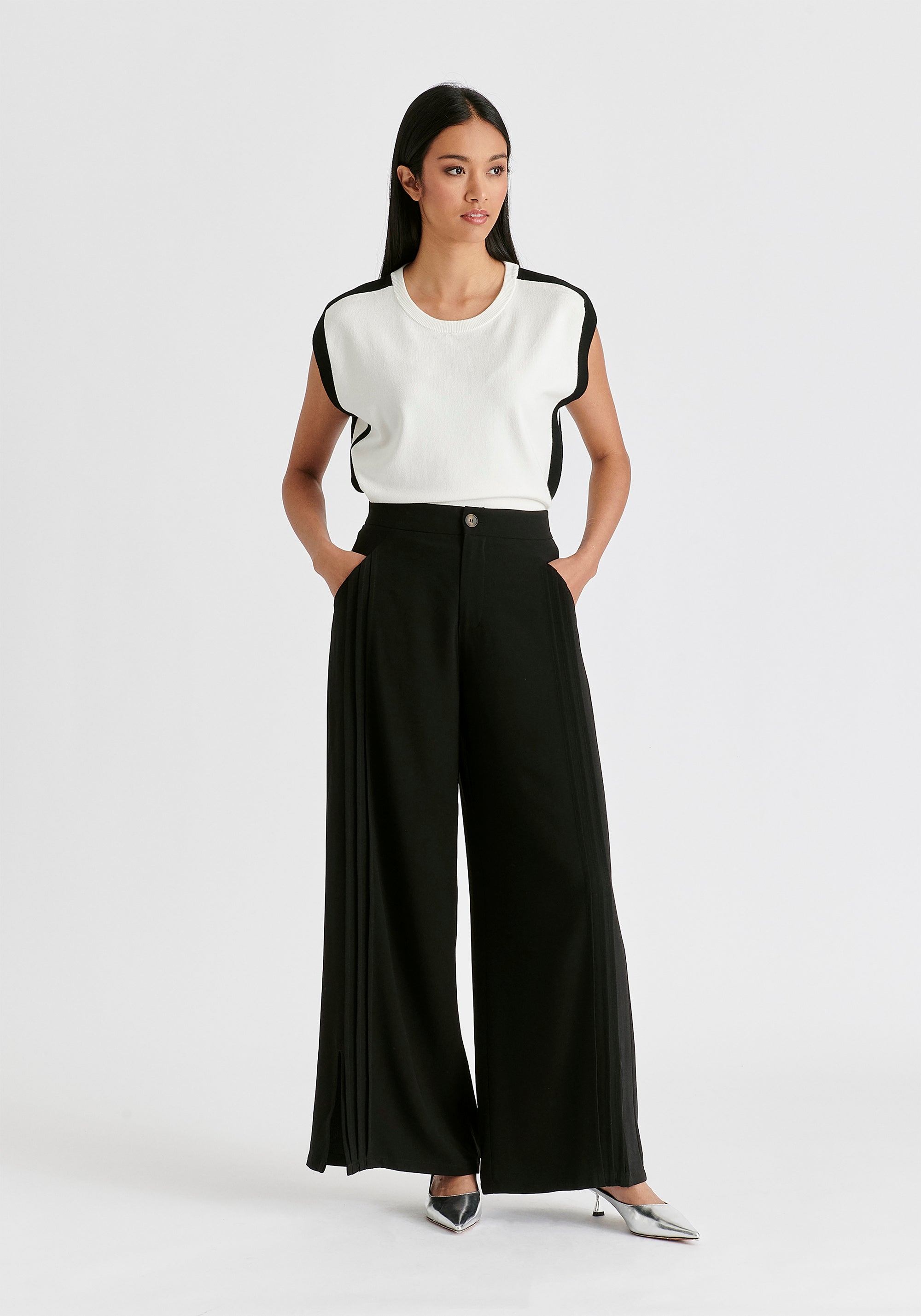 Wide Leg Trousers with Side Pleats and Split Hem In Black