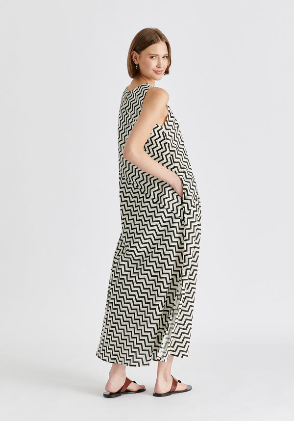 A-Line Midaxi Dress in Zigzag Pattern in White and Black Side