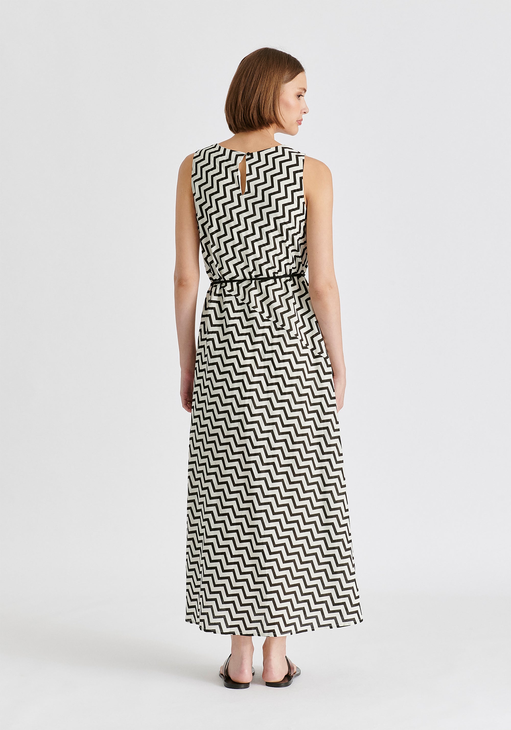 A-Line Midaxi Dress in Zigzag Pattern in White and Black Back
