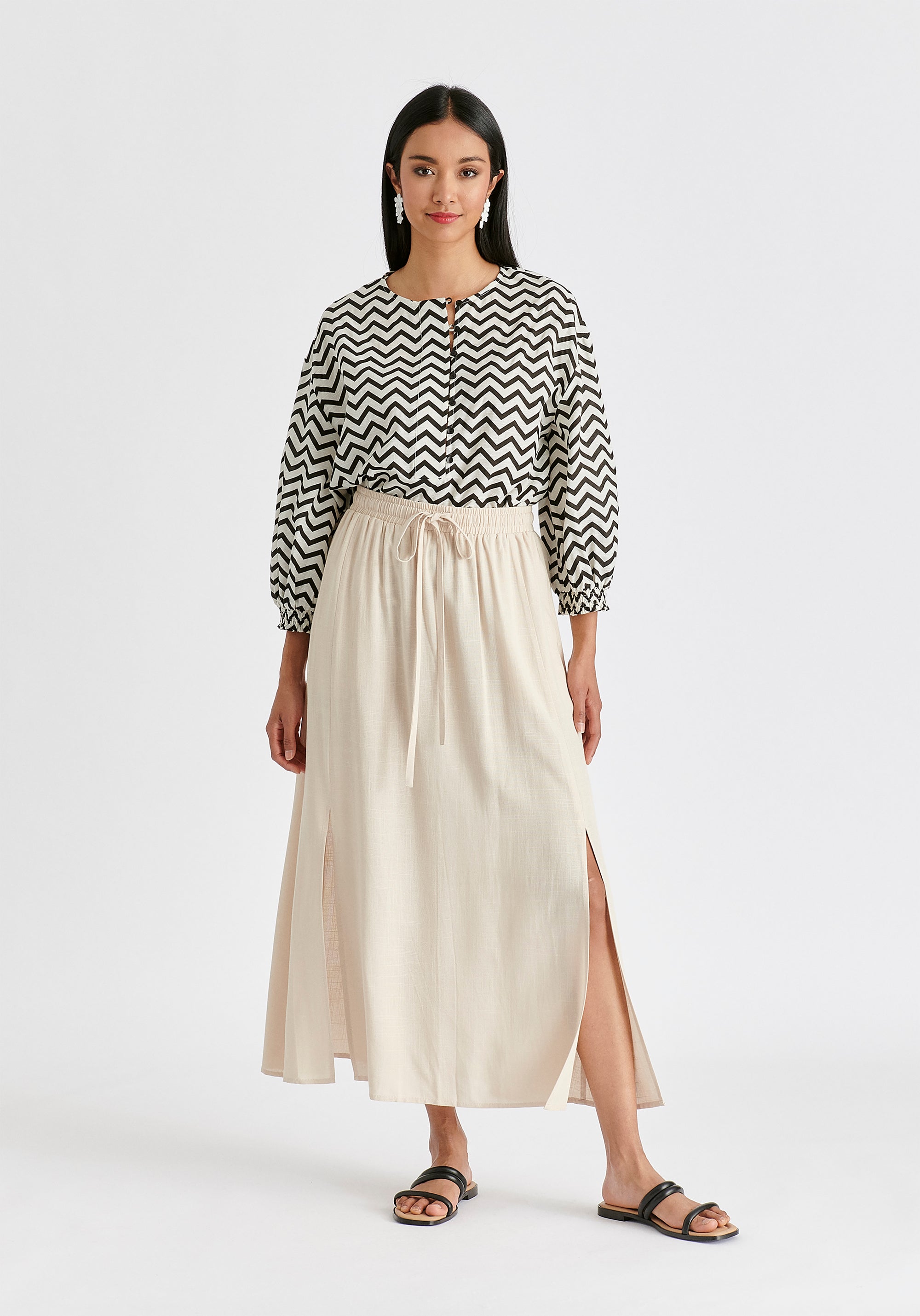 Buttoned Mid Sleeve Top in Zigzag Pattern in White and Black
