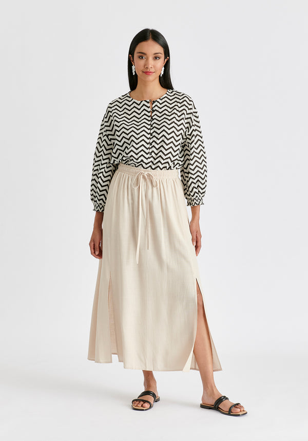 Buttoned Mid Sleeve Top in Zigzag Pattern in White and Black