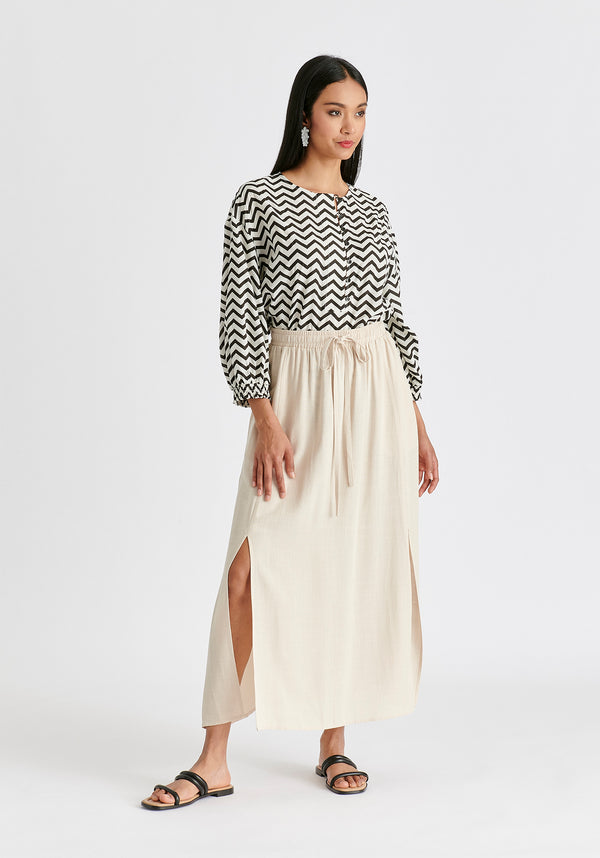 Buttoned Mid Sleeve Top in Zigzag Pattern in White and Black Side