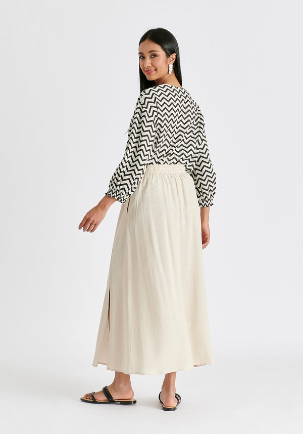 Buttoned Mid Sleeve Top in Zigzag Pattern in White and Black Back