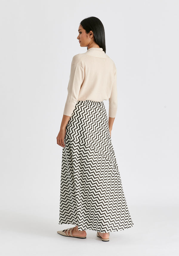 Maxi Skirt in Zigzag Pattern in White and Black Back