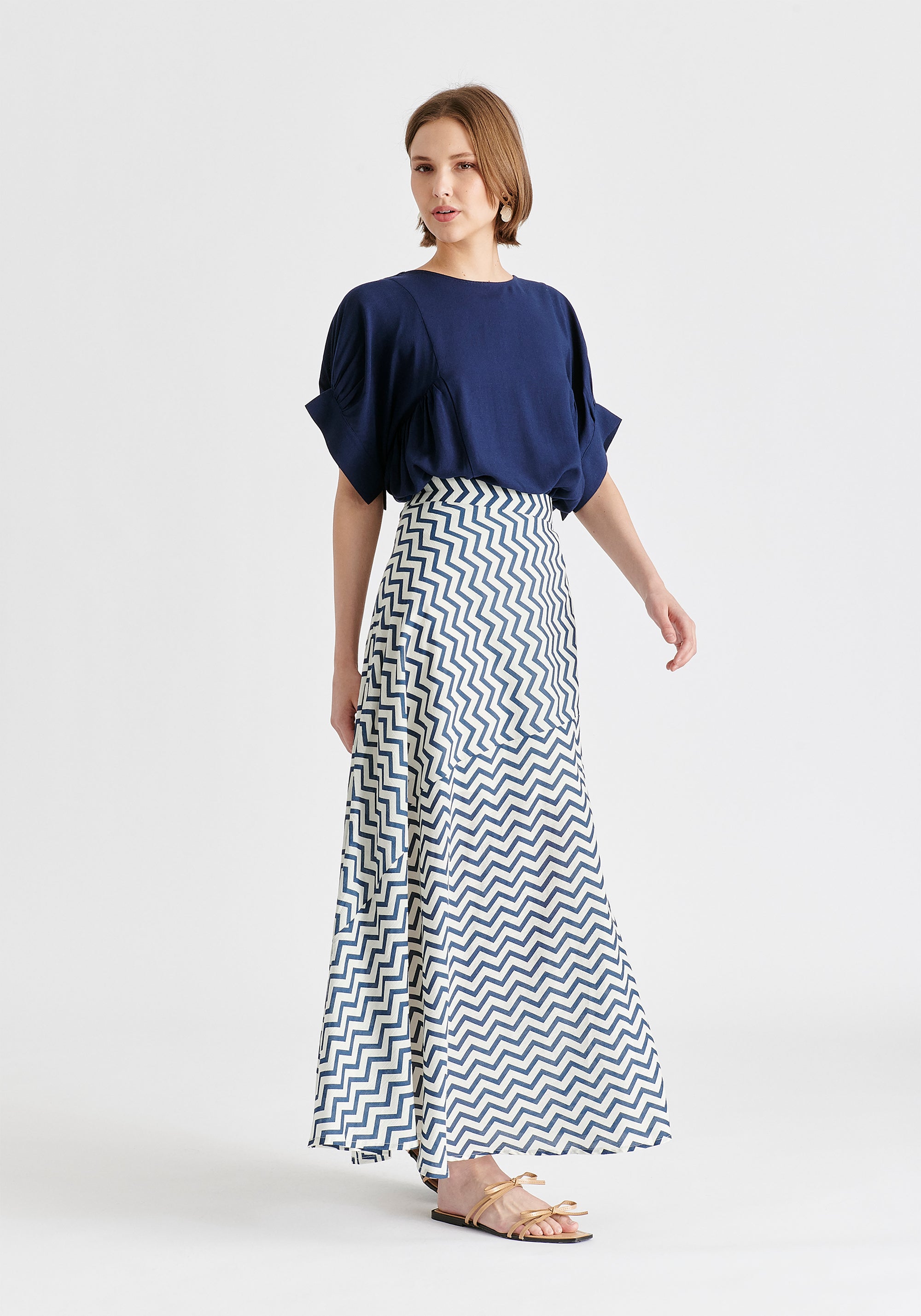 Maxi Skirt in Zigzag Pattern in White and Blue Side