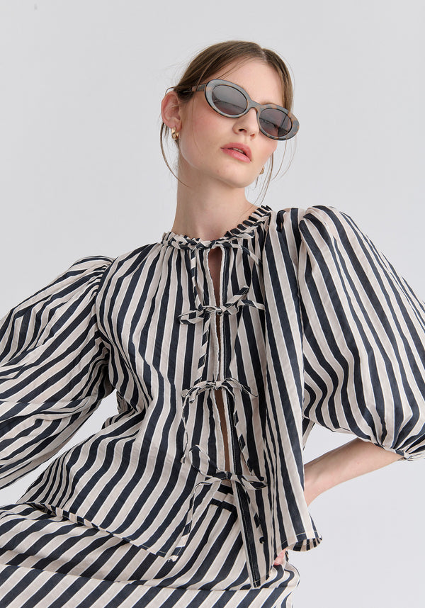 Tie Front Puff Sleeves Blouse
