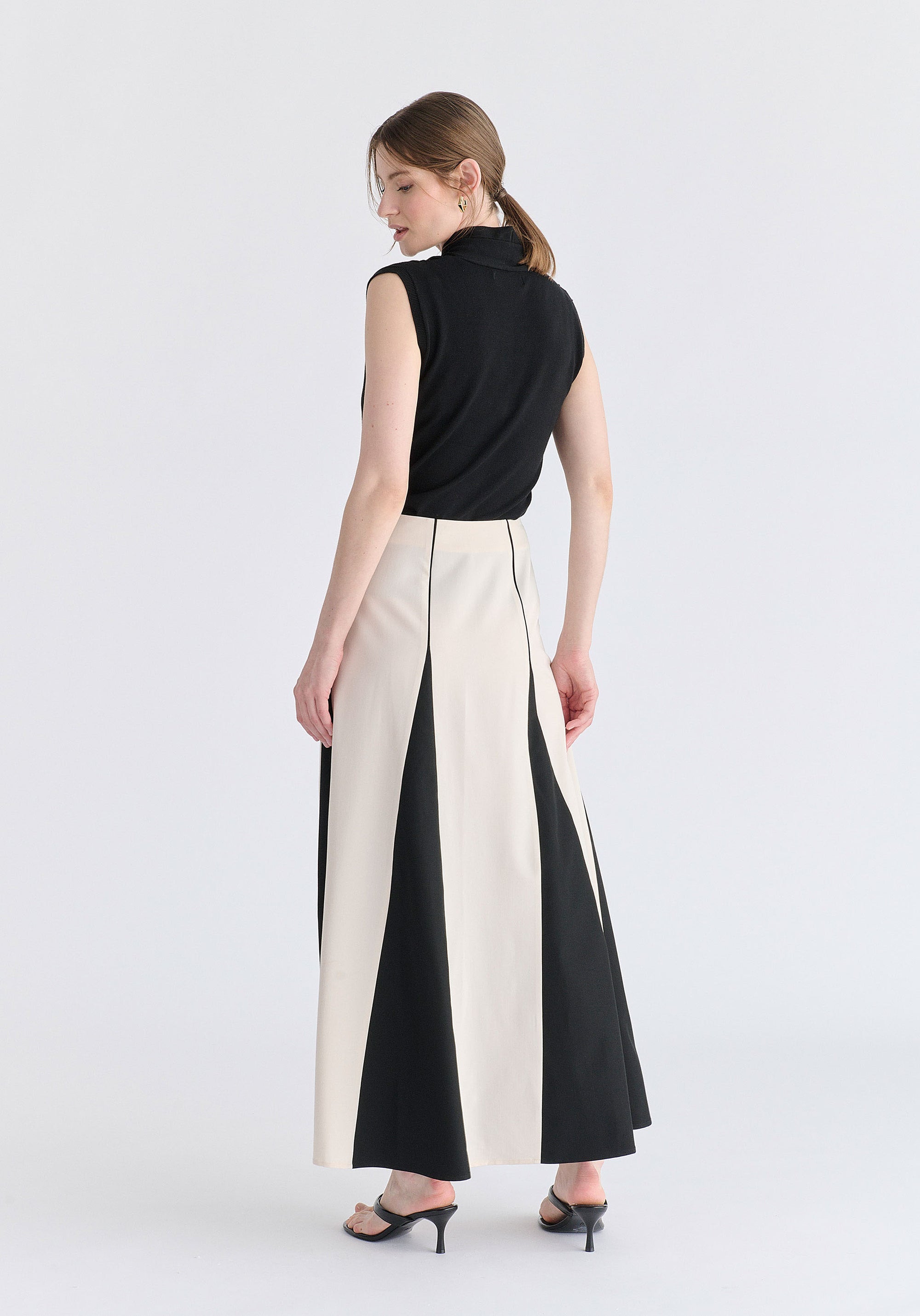 Contrast Details Maxi Skirt