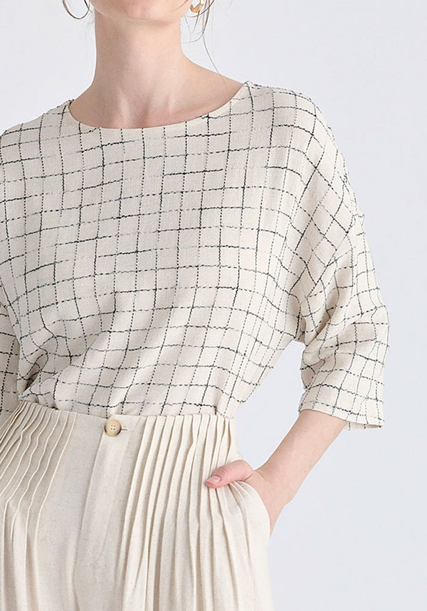 Side Splits Detail Relaxed Top in Oatmeal and Black Closeup