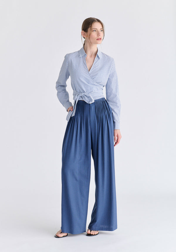 Front Pleats Detail Wide Leg Trousers in Blue Front