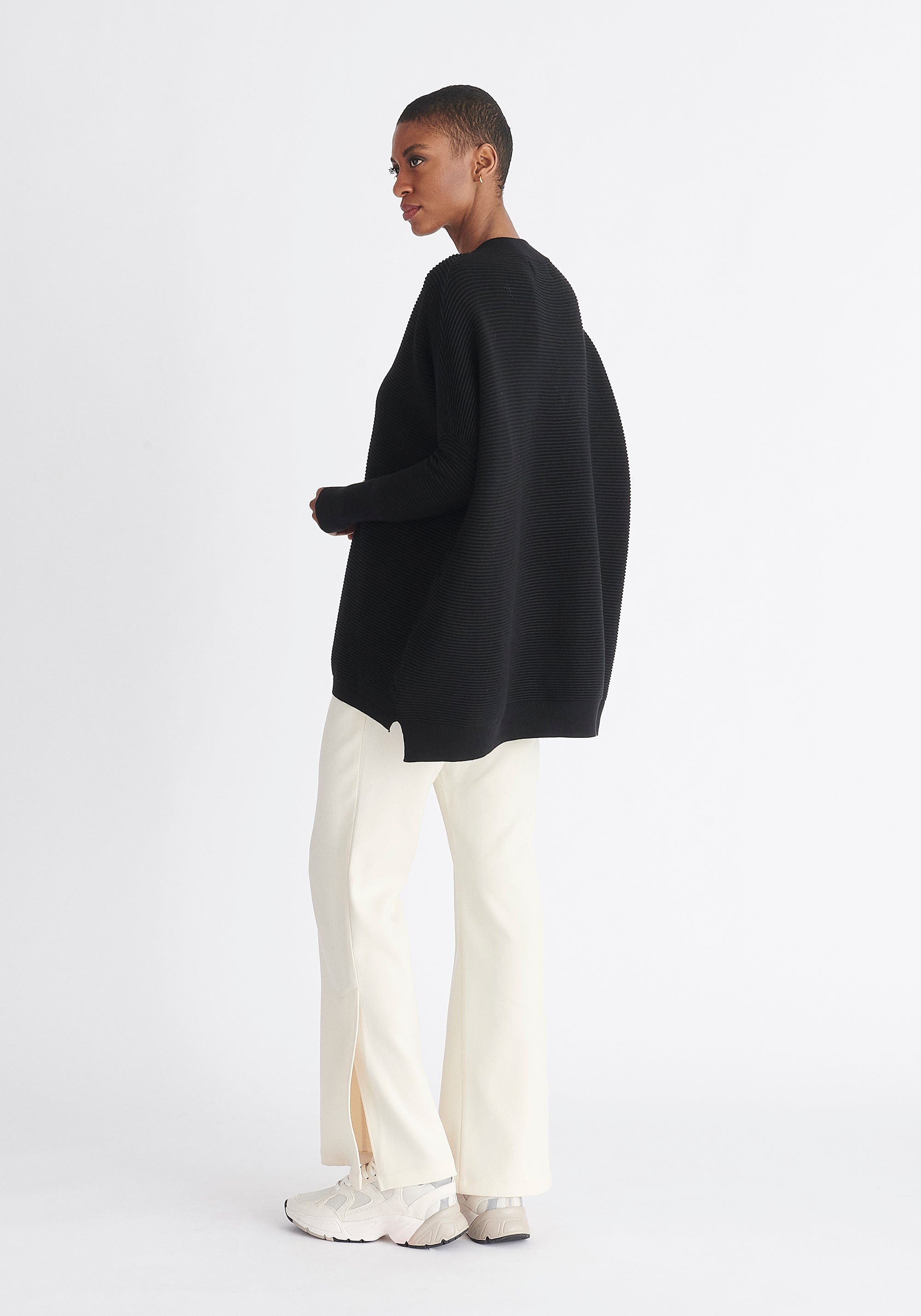 Paisie V-Neck Ribbed Jumper in Black Back