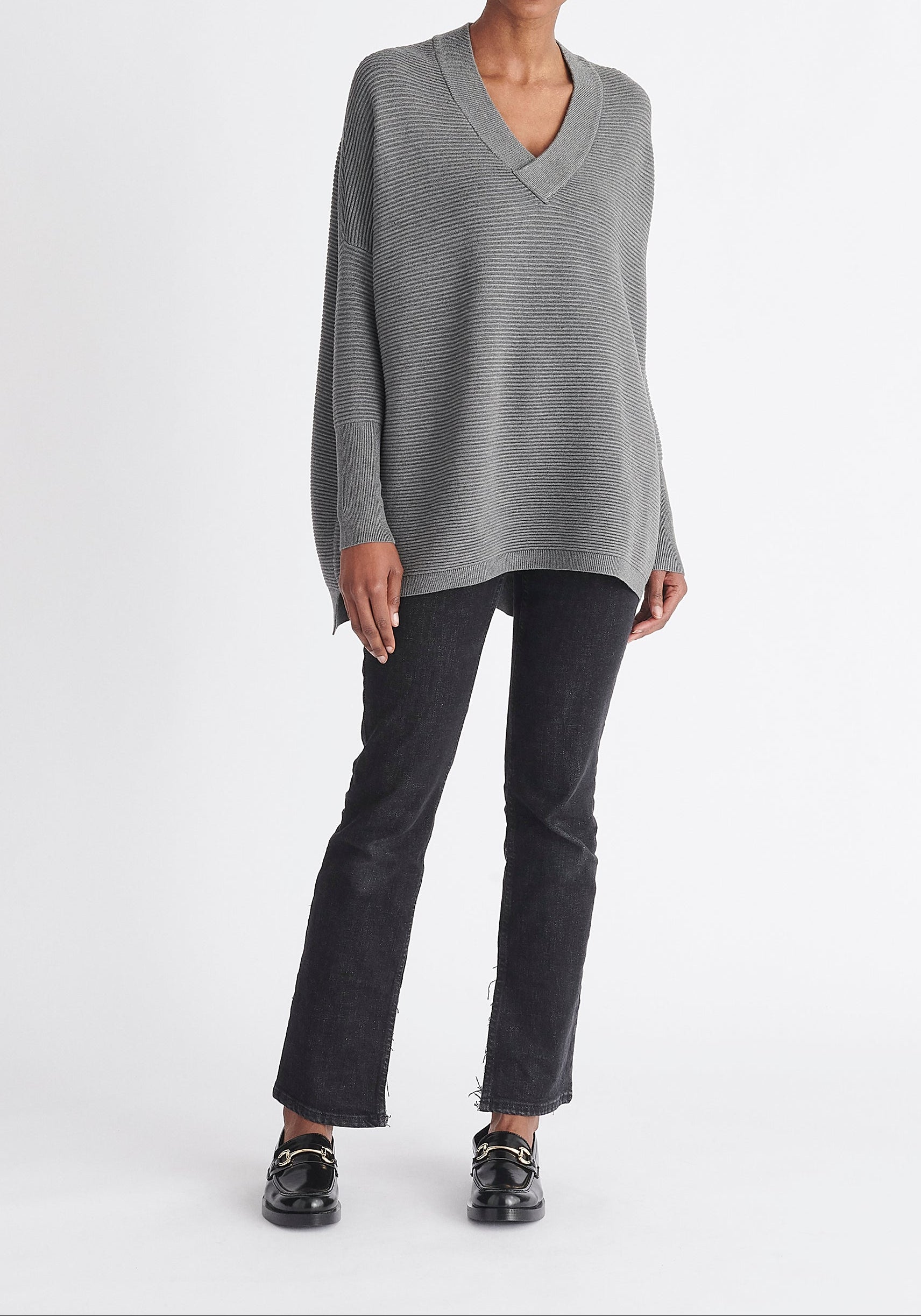 Paisie V-Neck Ribbed Jumper in Grey