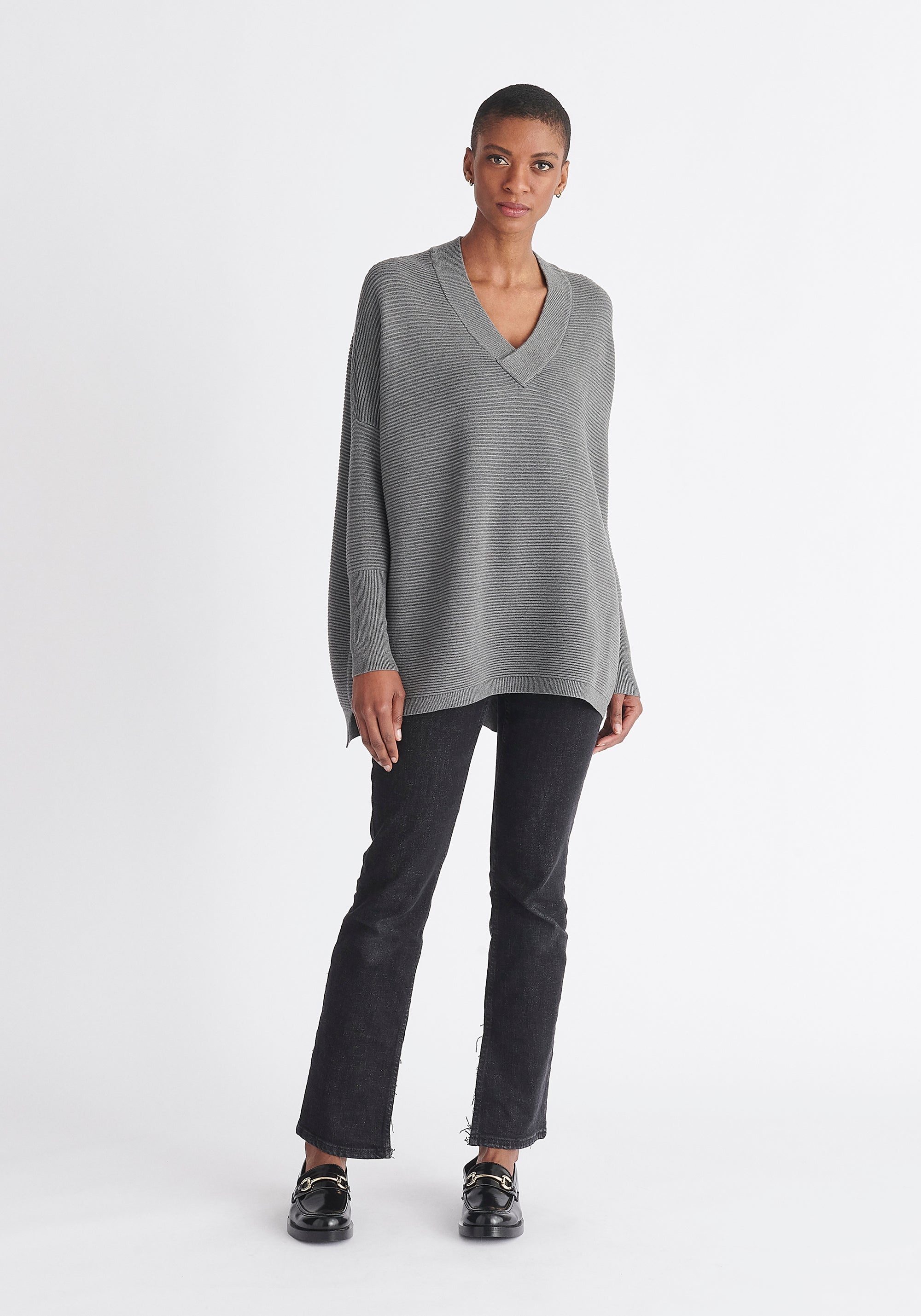 Paisie V-Neck Ribbed Jumper in Grey