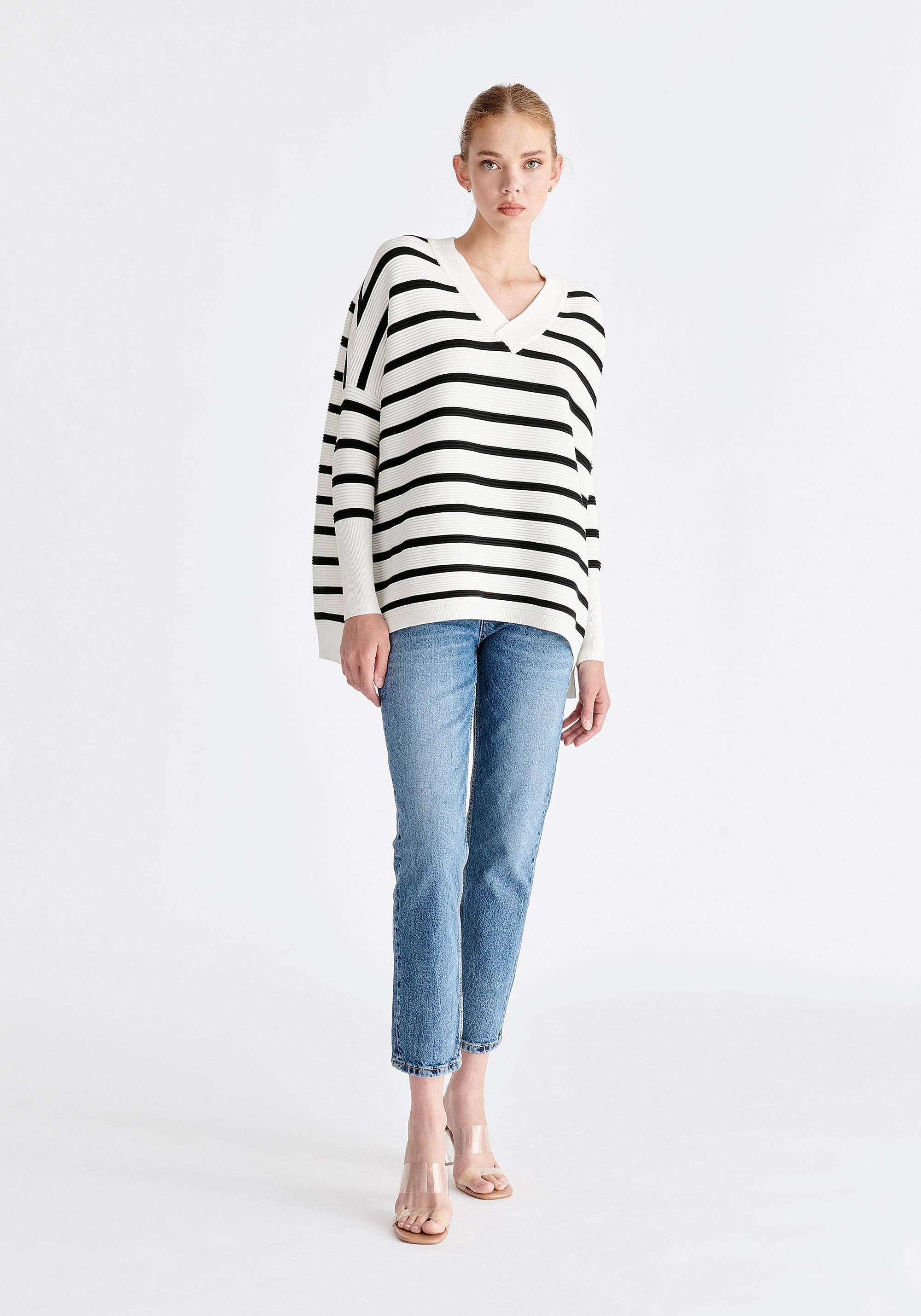 Paisie V-Neck Ribbed Jumper in White and Black