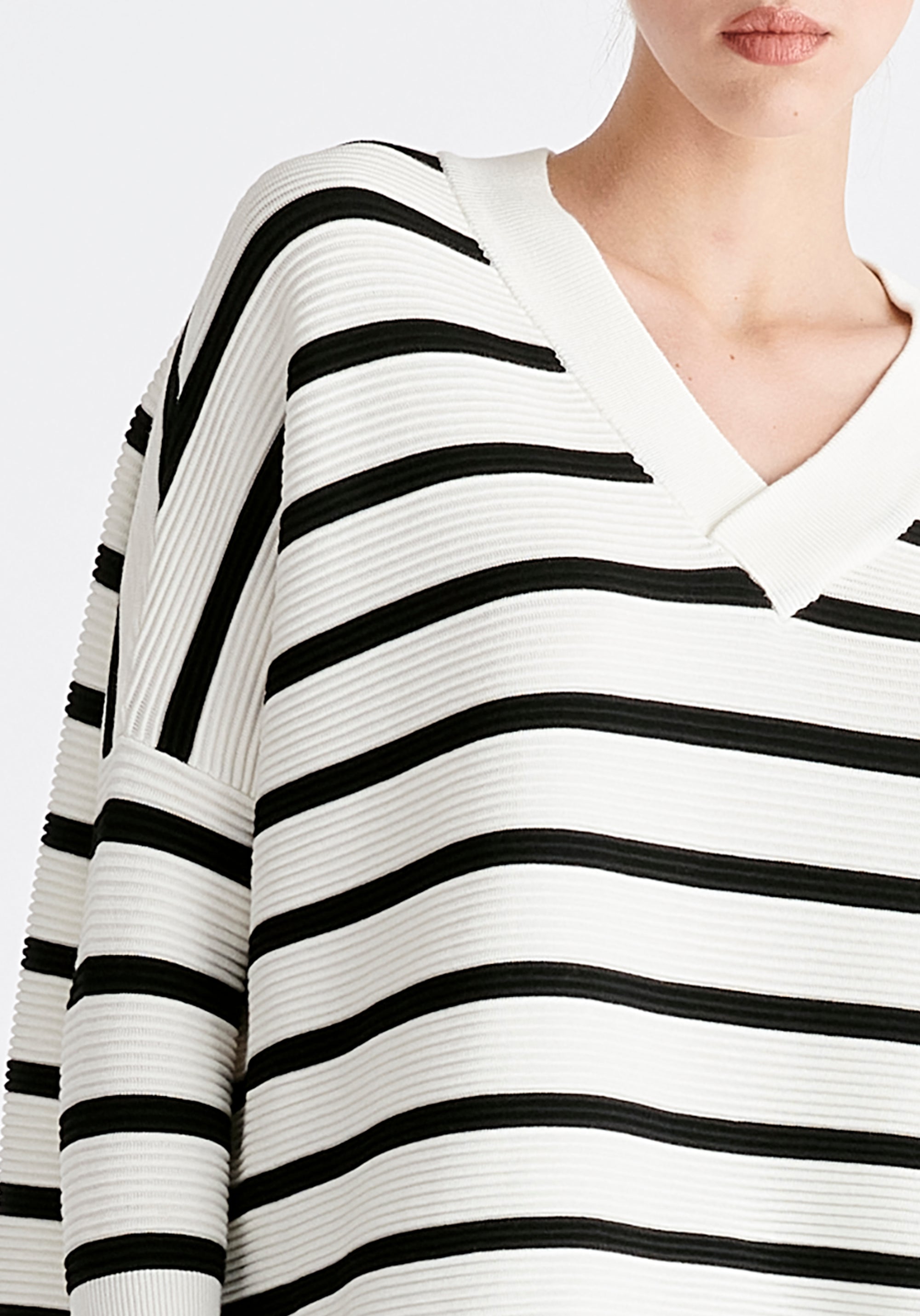 Paisie V-Neck Ribbed Jumper in White and Black Close Up
