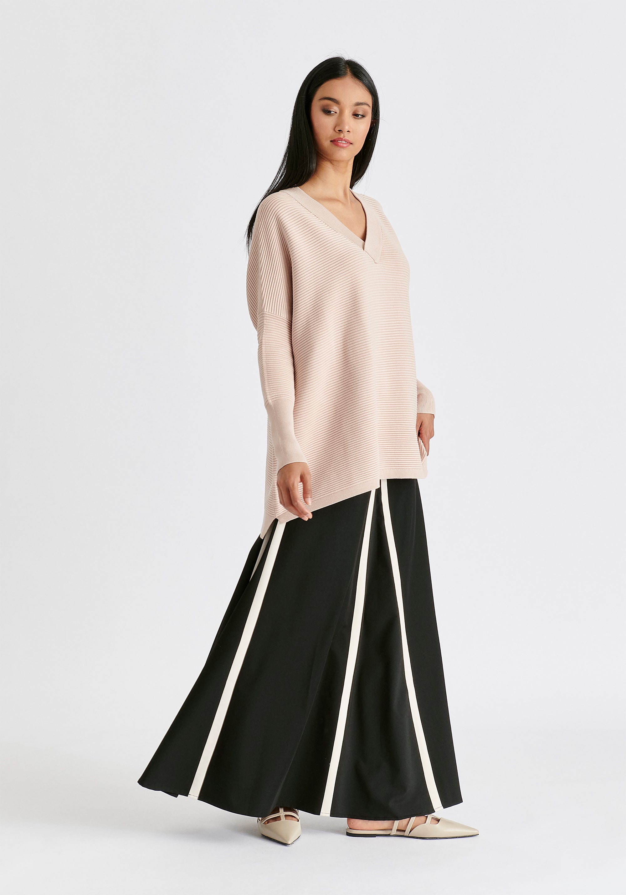 Paisie V-Neck Ribbed Jumper In Blush Side
