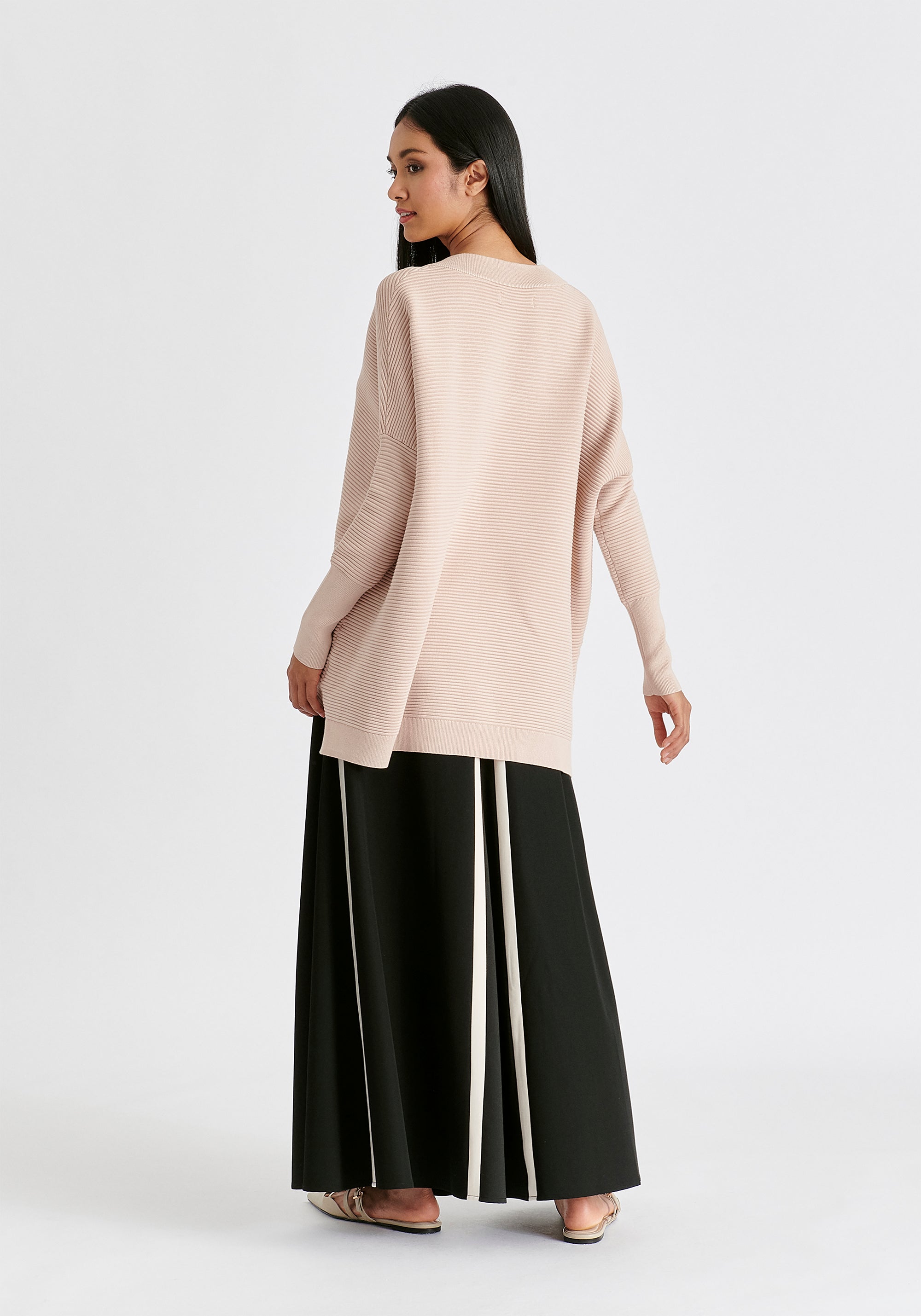 Paisie V-Neck Ribbed Jumper In Blush Back