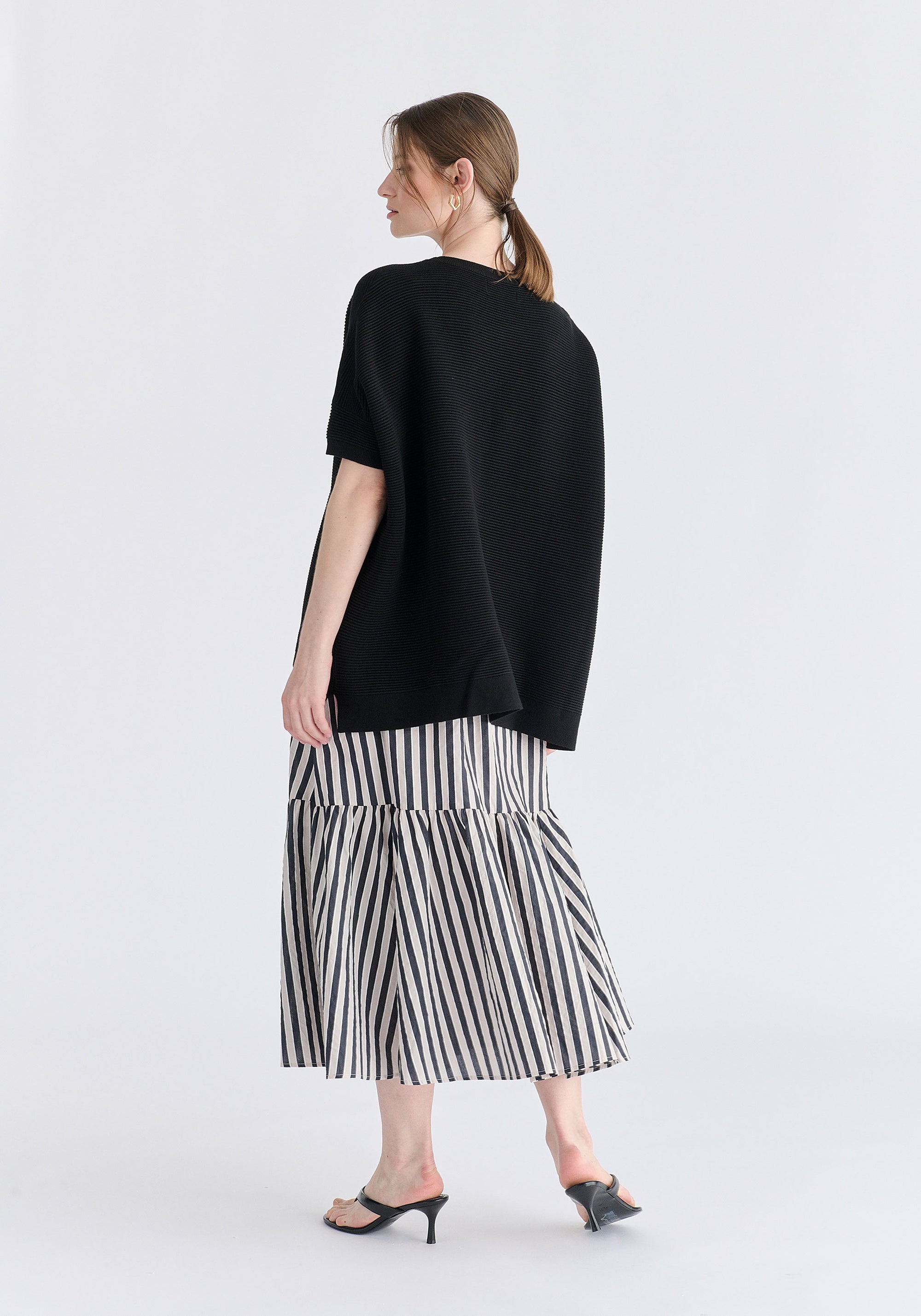 Paisie Short Sleeve Ribbed Jumper in Black Back