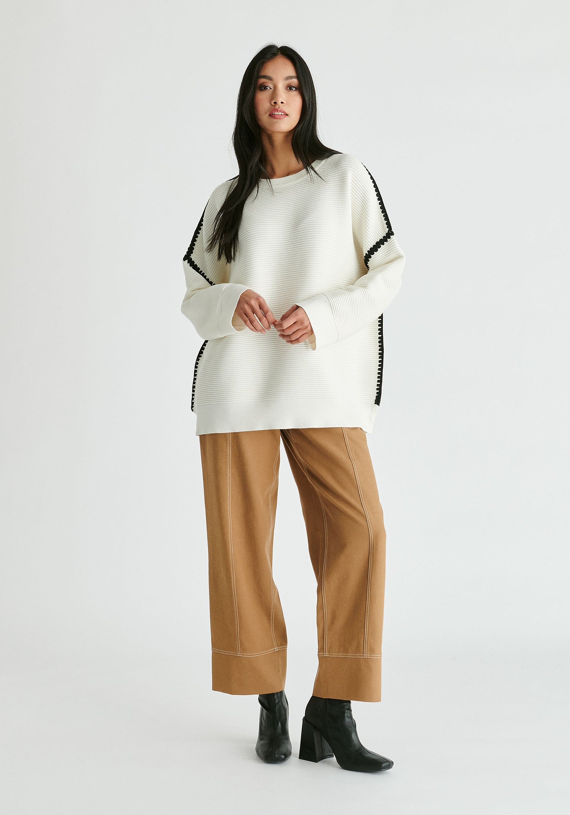 Ribbed Jumper with Contrasting Embroidery in White Front