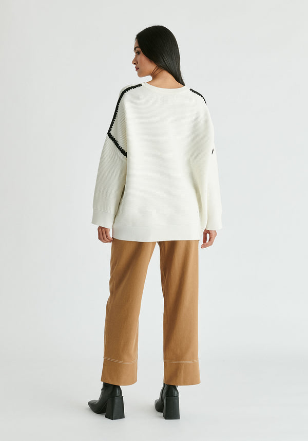 Ribbed Jumper with Contrasting Embroidery in White Back