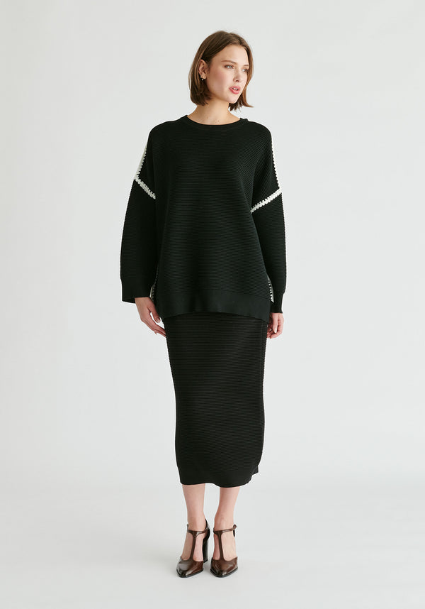 Ribbed Jumper with Contrasting Embroidery in Black Front