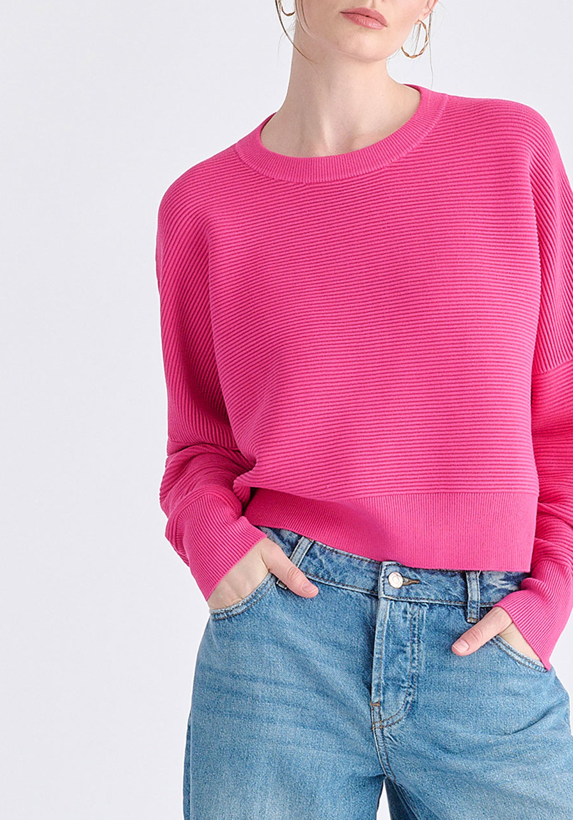 Cropped Ribbed Jumper in Hot Pink Closeup