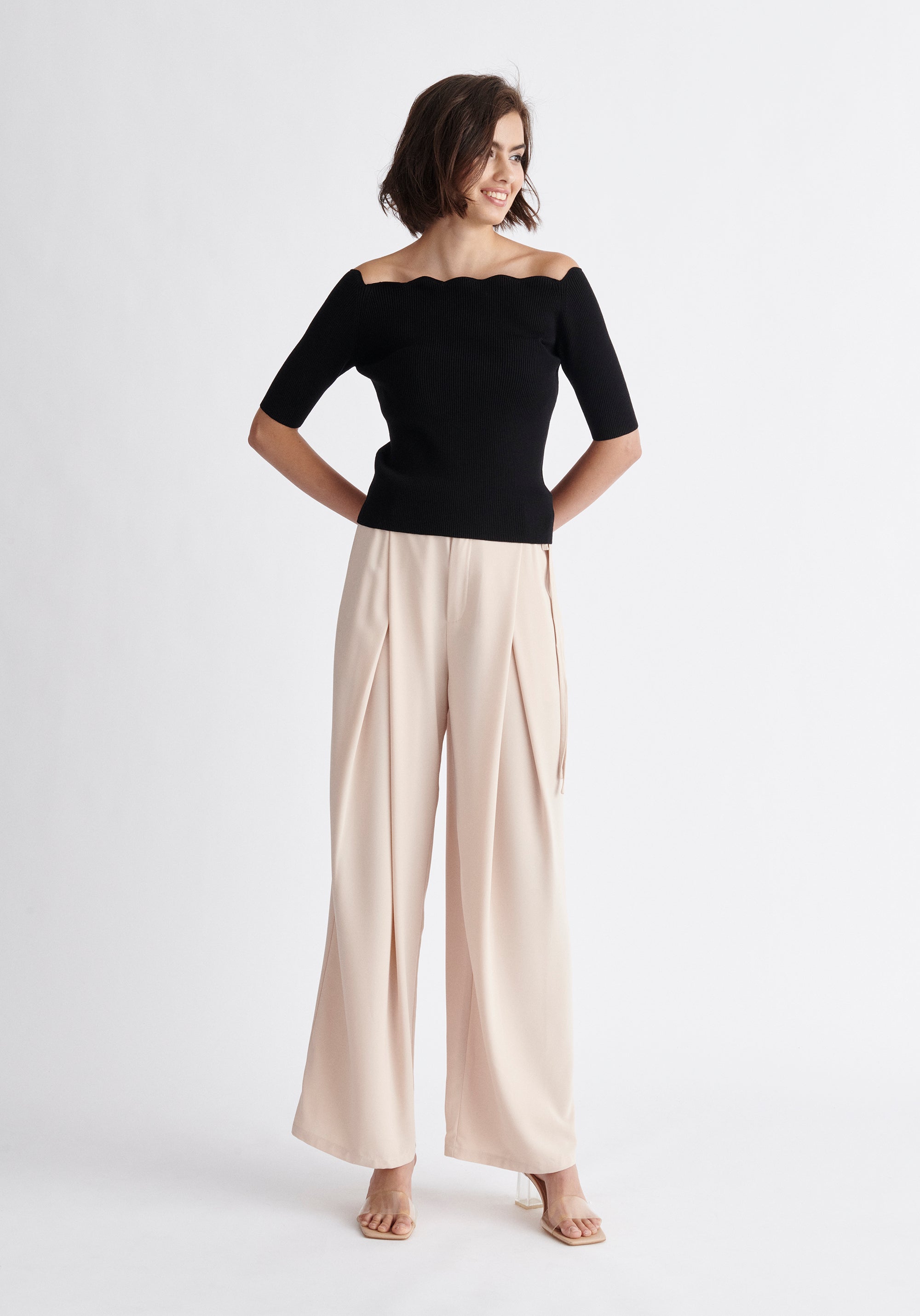 Paisie Scallop Neck Top in Black