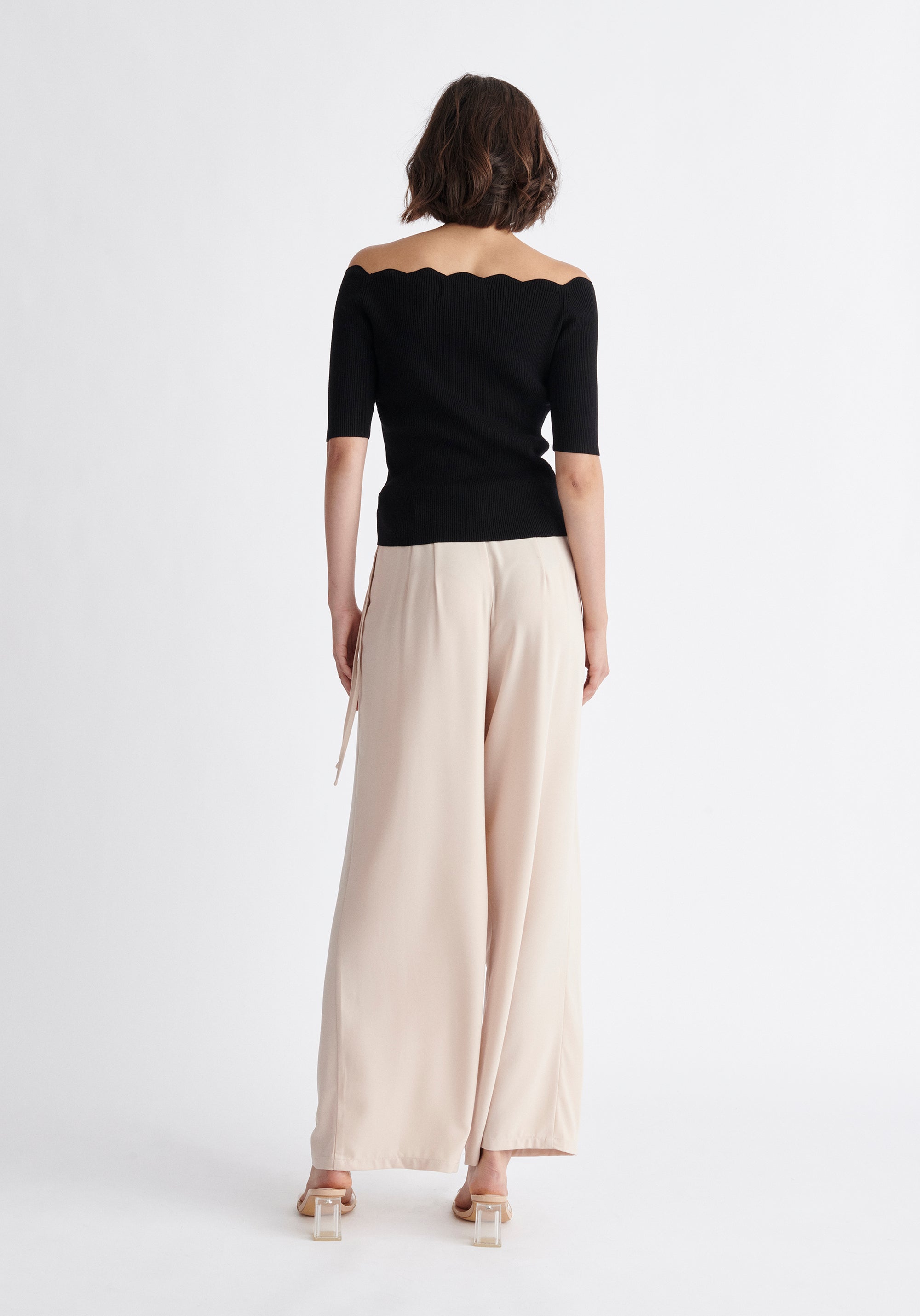 Paisie Scallop Neck Top in Black Back