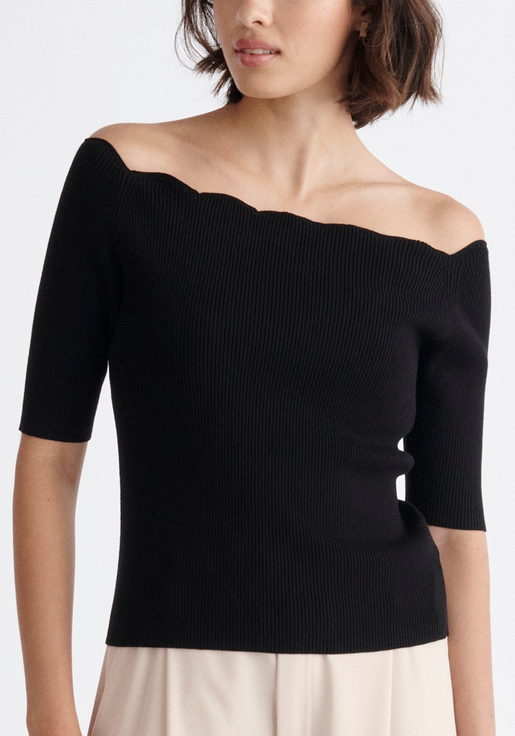 Paisie Scallop Neck Top in Black Close Up