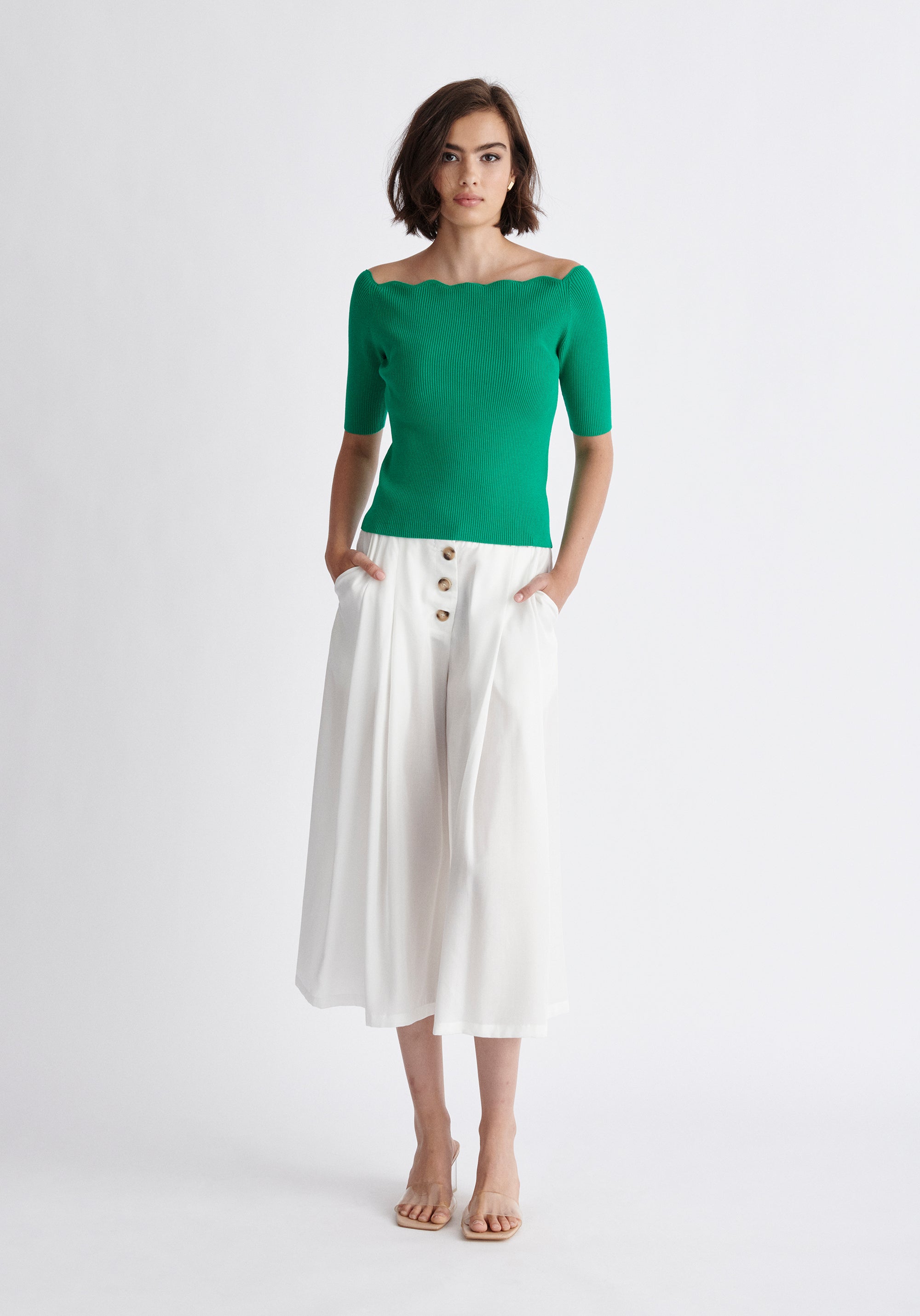 Paisie Scallop Neck Top in Green