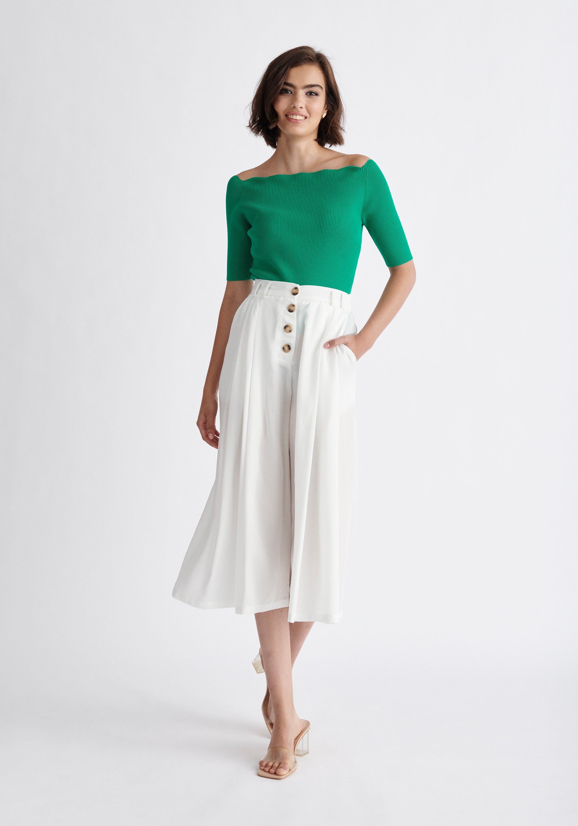 Paisie Scallop Neck Top in Green