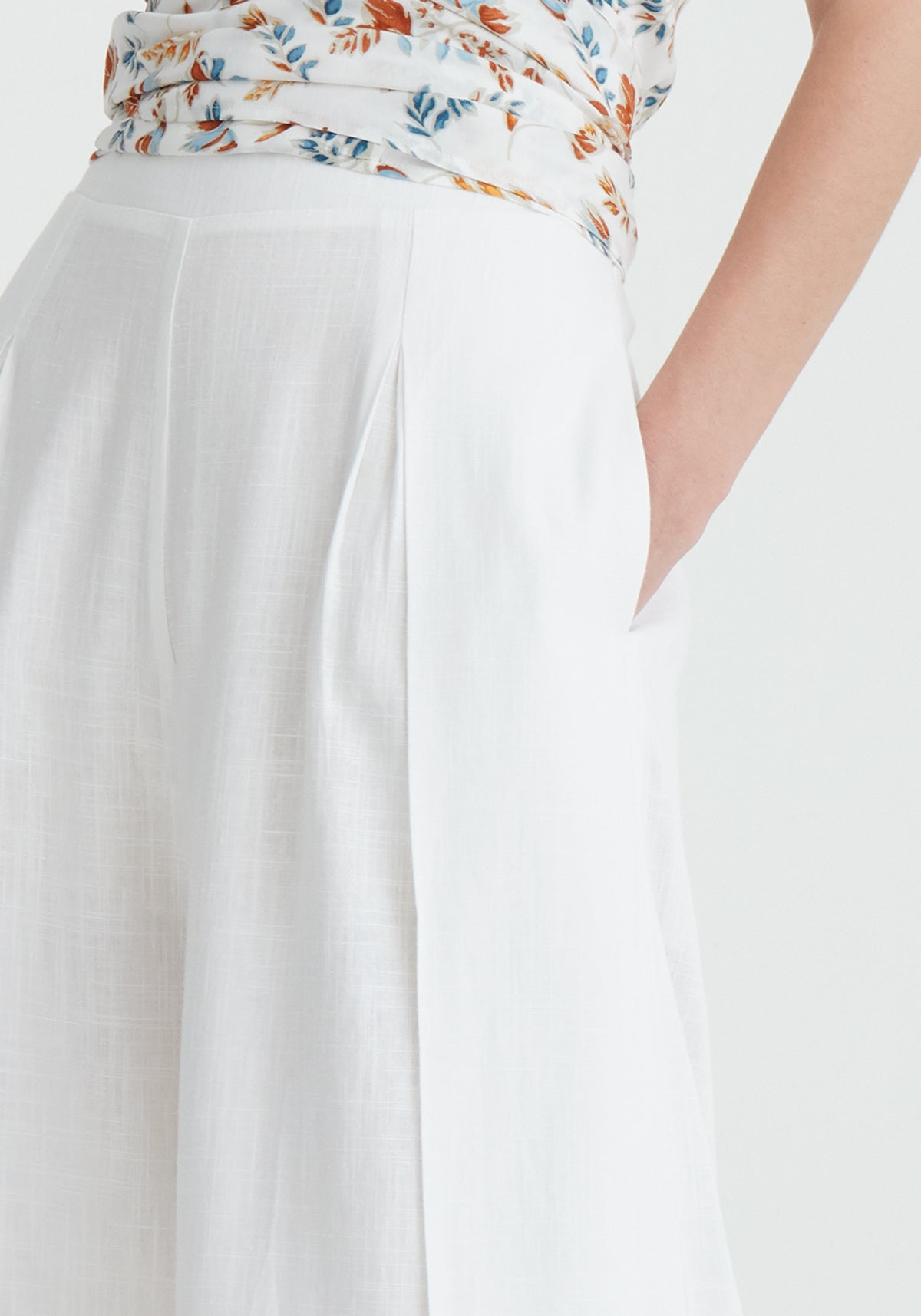 Paisie Linen Blend Culottes with Side Splits in White Close Up