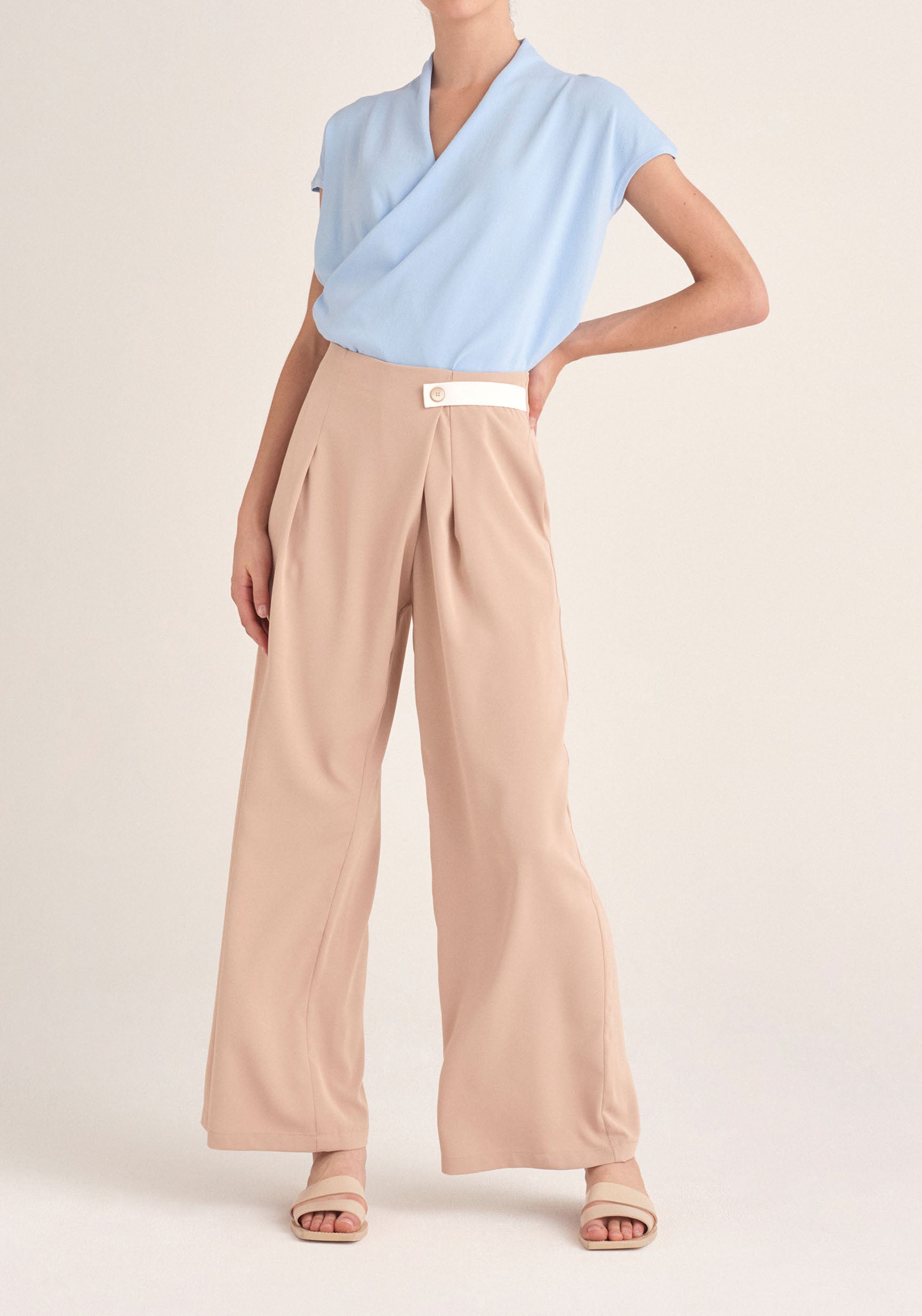 Paisie Contrasting Wide Leg Trousers in Beige