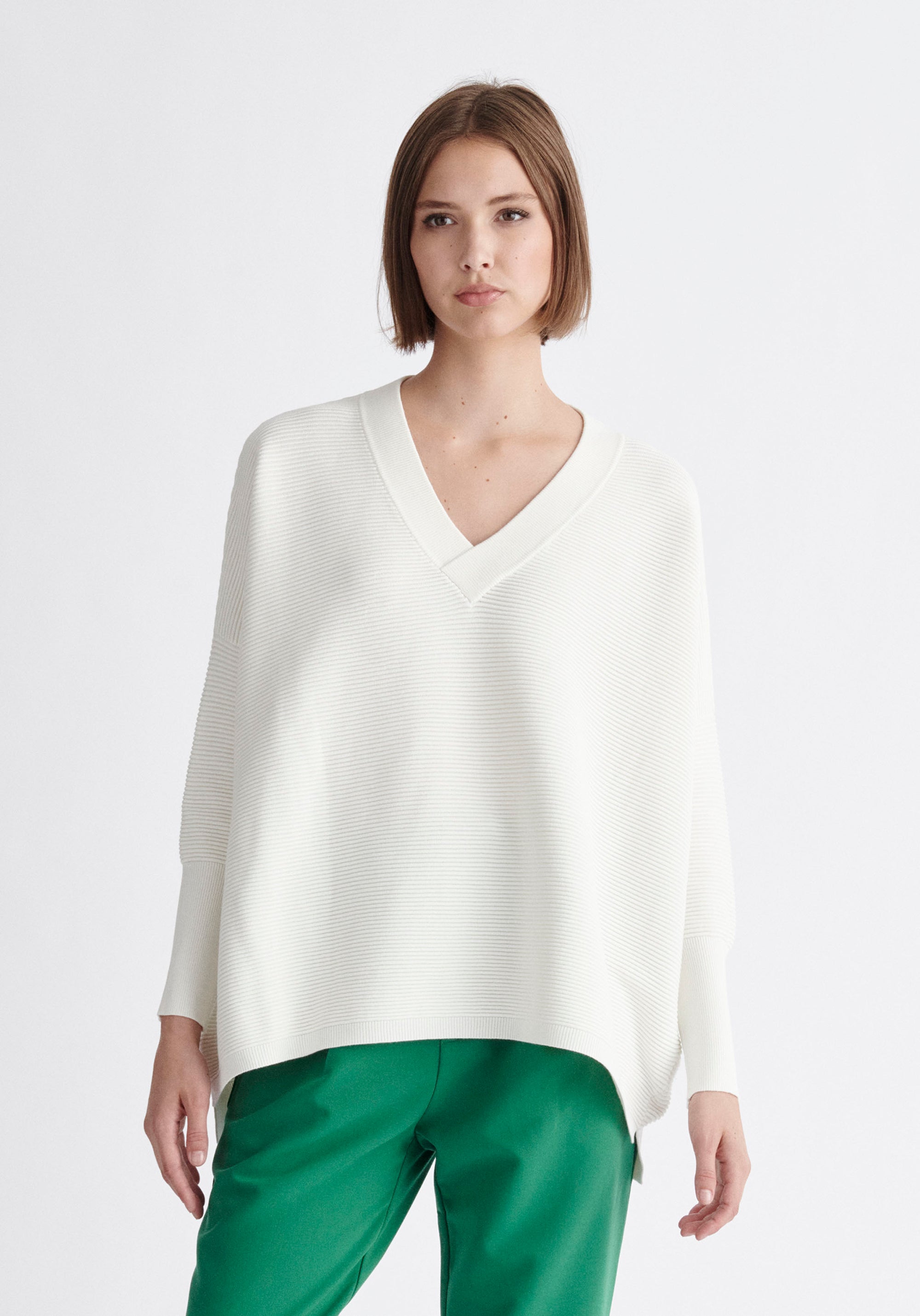 Paisie V-Neck Ribbed Jumper in White