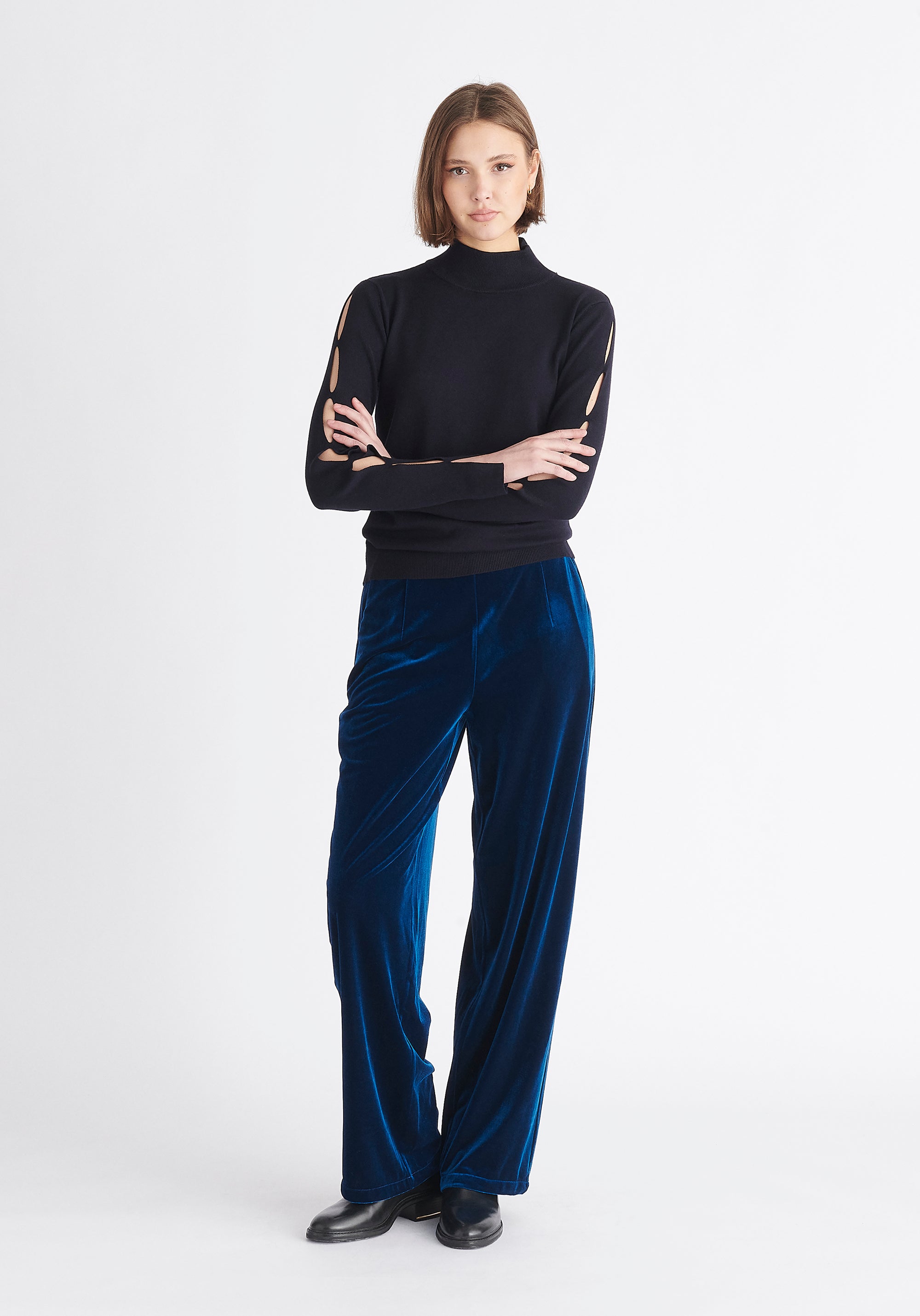 Paisie Knitted Cut Out Sleeve Top in Navy