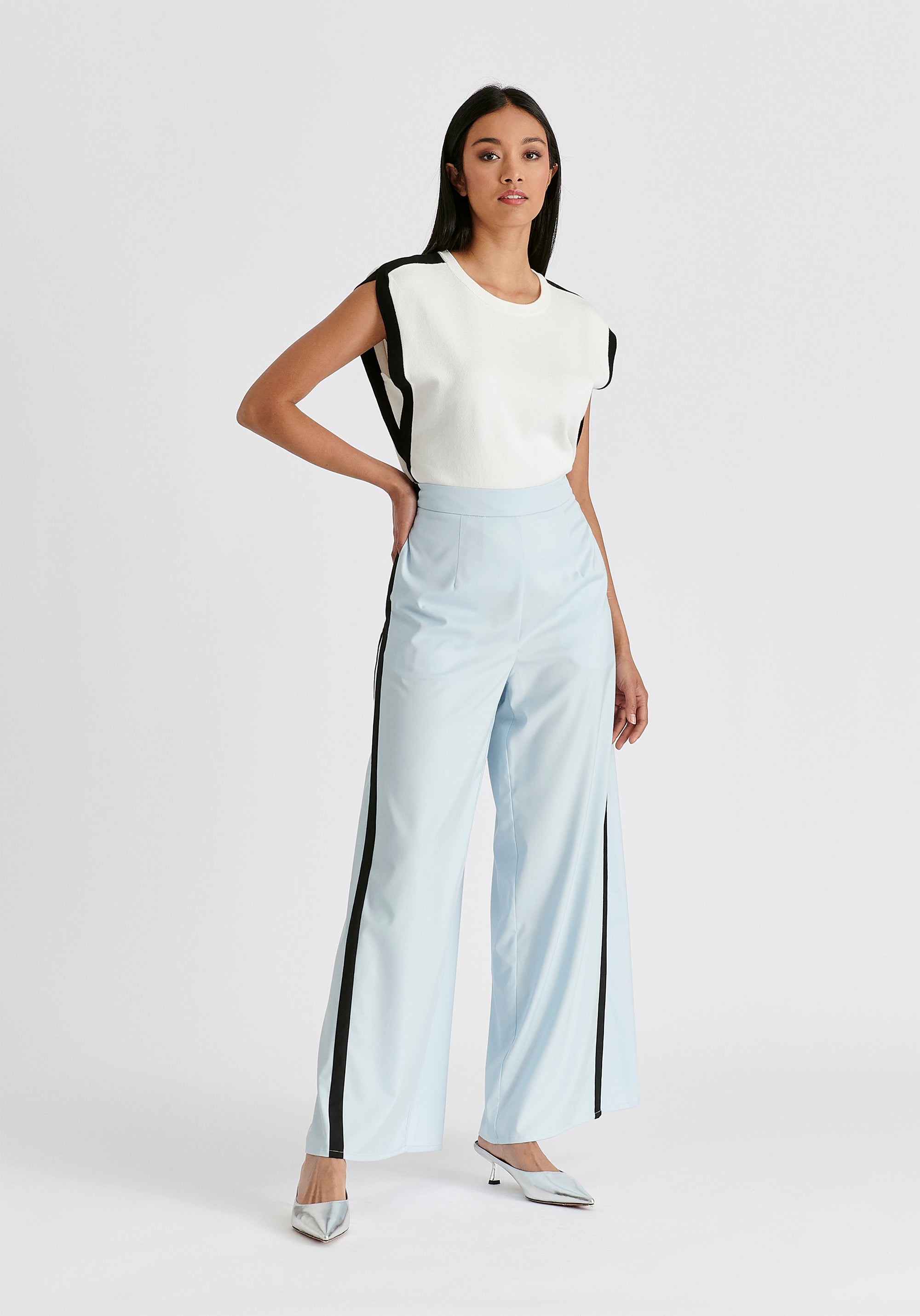 Contrast Trim Round Neck Knit Top in White and Black Side