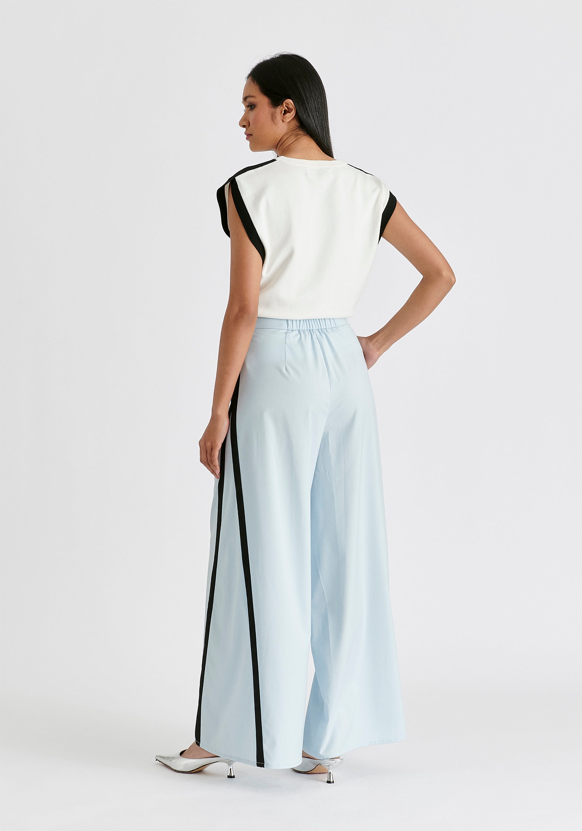 Contrast Trim Round Neck Knit Top in White and Black Back