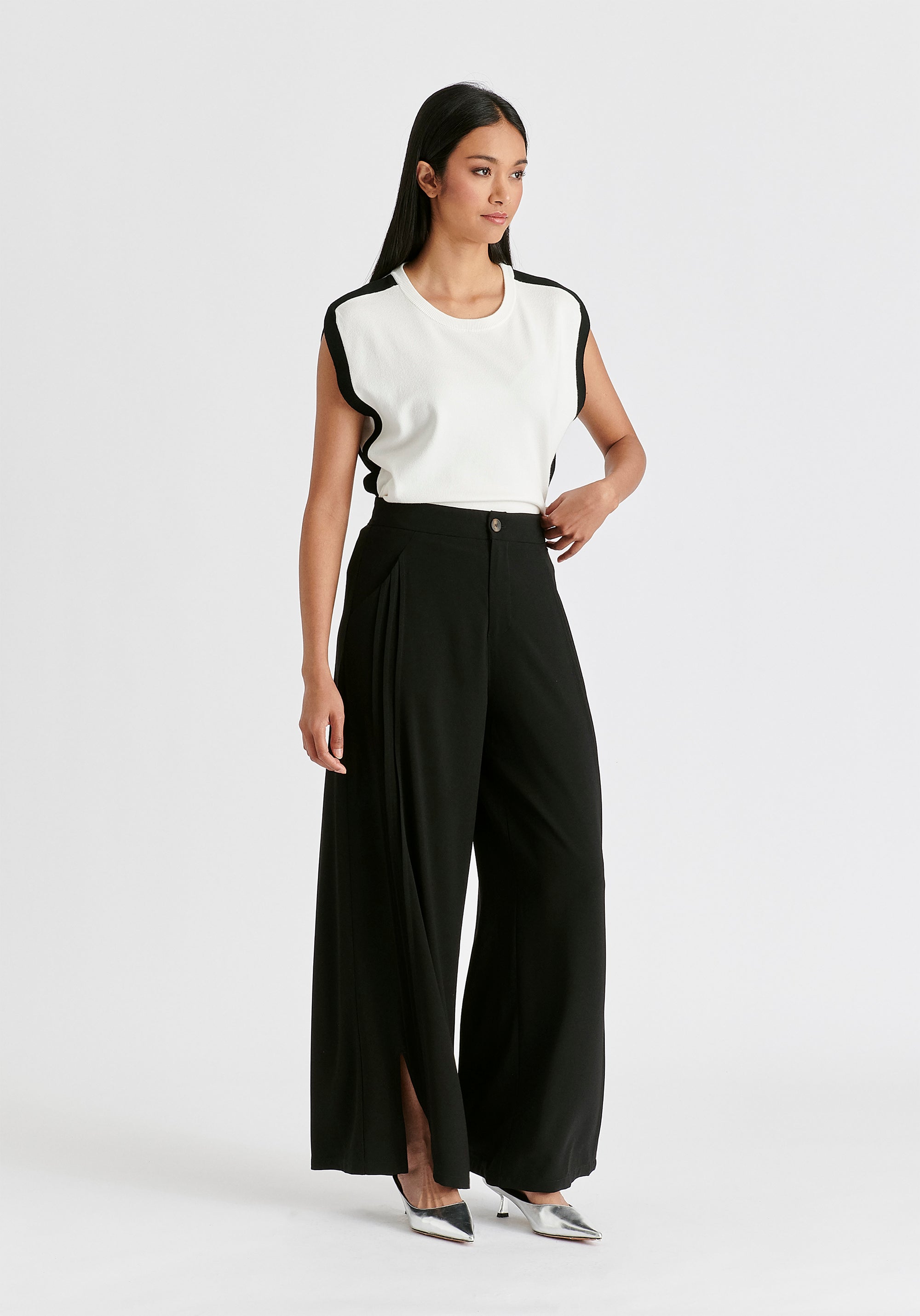 Contrast Trim Round Neck Knit Top in White and Black Side