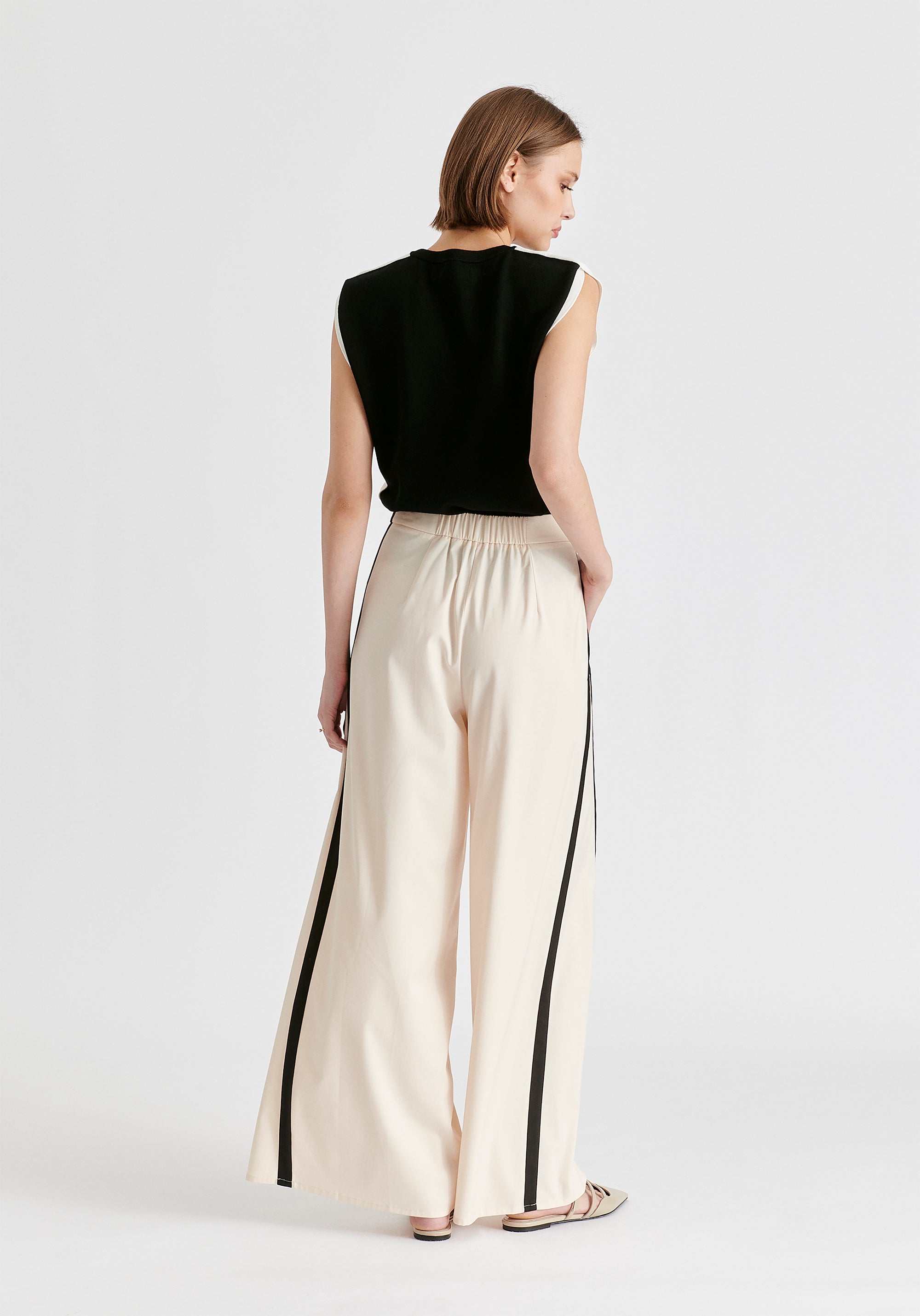 Contrast Trim Round Neck Knit Top in Black and White Back